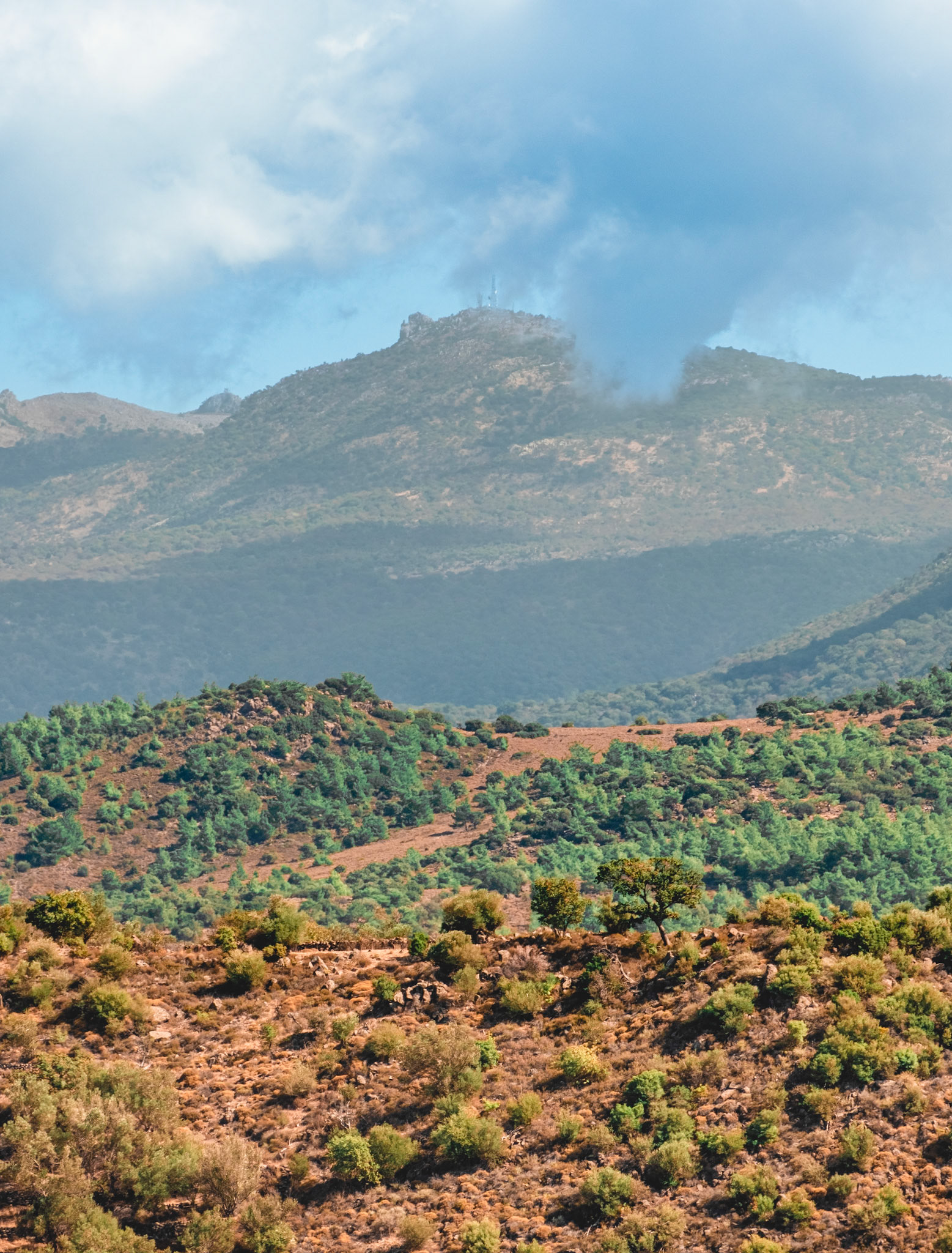 When I saw the peak of this mountain, the song “Over the hills” from Gary Moore came to my mind.  Taken with my Fujifilm X-T30 using the Fujinon XC 50-230mm F4.5-6.7 OIS II