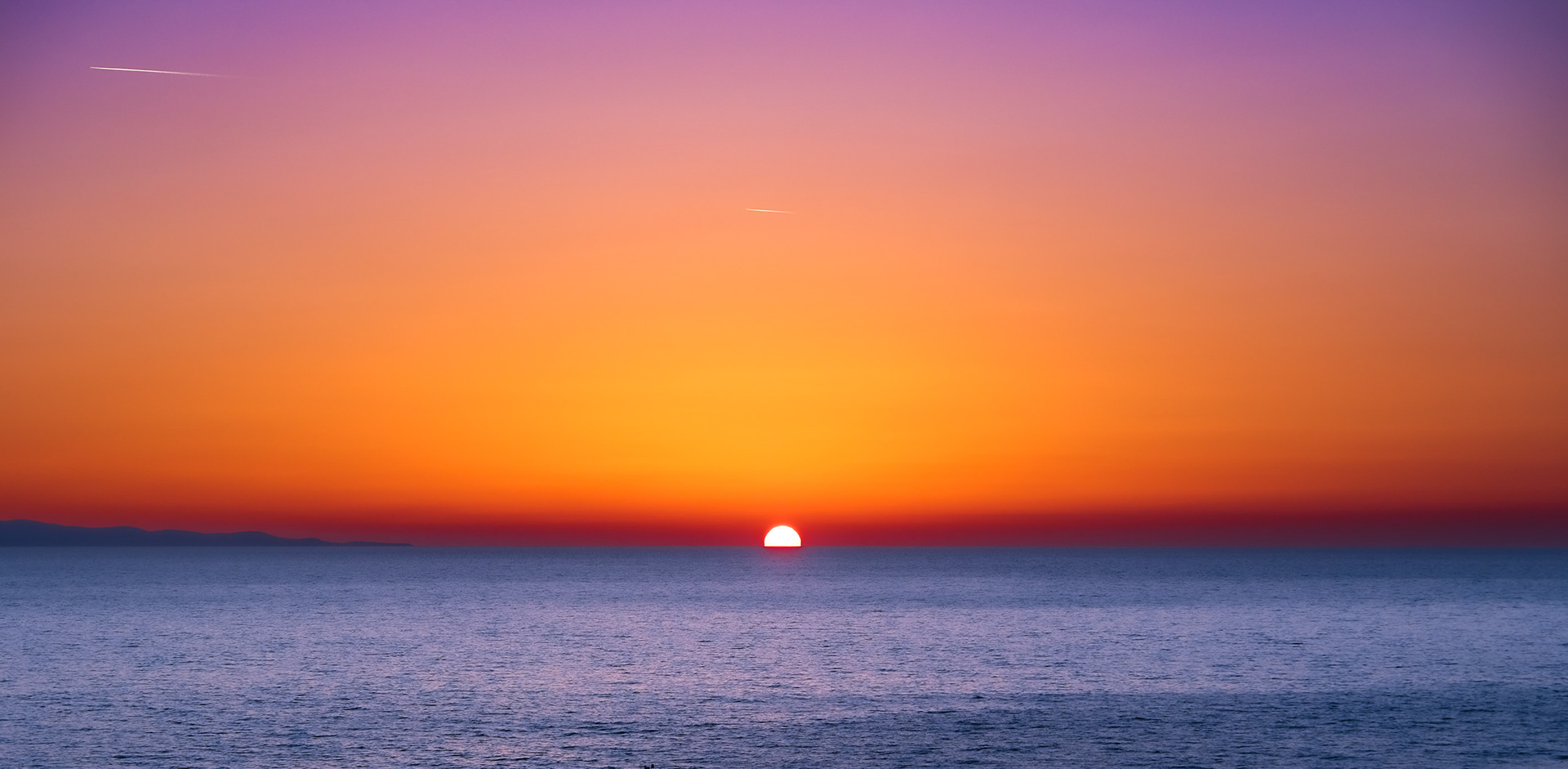 Summer sunsets are amazing but sunsets during the fall are on a different level. Colours from red to purple,from blue to yellow.. Taken with my Fujifilm X-T30 using the Fujinon XF18-55mmF2.8-4 R LM OIS