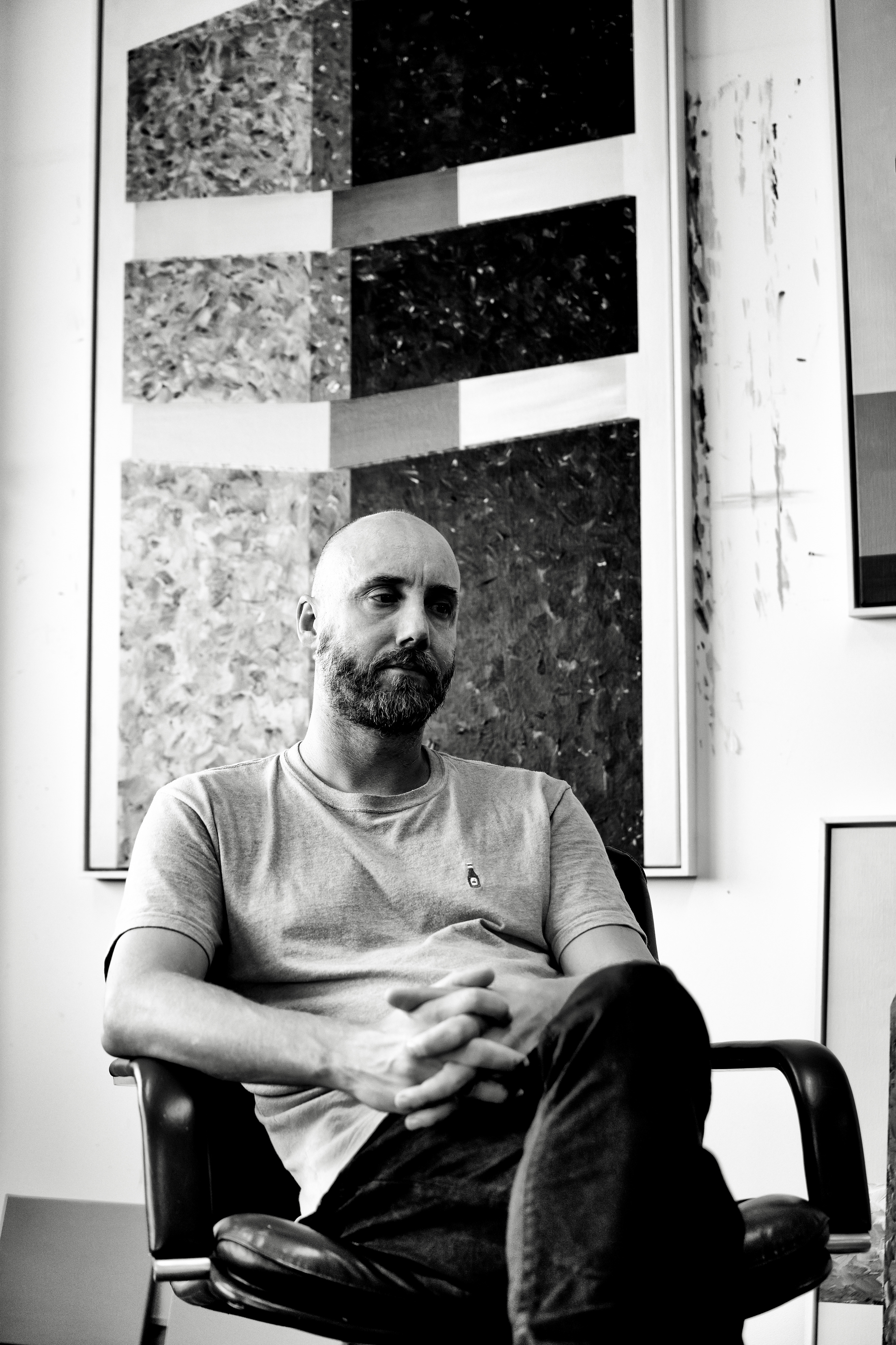 Frank van Roessel (born 1980) is a musician, author, and painter based in Haarlem, the Netherlands. His work is graphic, absurdist, and colorful. Van Roessel is currently working on a series in which he places everyday objects—such as parasols, trash bins, and bollards—prominently within flat Dutch polder landscapes. He paints with acrylic on linen and is always searching for beauty in the everyday. He believes that zooming in on anything, no matter what, almost always reveals a form of beauty. For this, Van Roessel coined the term square-meter happiness. Gradually, human figures are also making their way into his work. He paints personal images of people from his surroundings, always from behind. Van Roessel feels that a person's posture from this angle reveals a great deal. The result is a series of disarming portraits. Together with his wife, theater maker Mara van Vlijmen, he wrote the book Toevalsdieren (“Coincidence Animals”), a guide to animals that came into existence by chance. The book was published in 2017 by Uitgeverij De Harmonie. Toevalsdieren was a regular column in the Dutch newspaper de Volkskrant between 2013 and 2015. As a musician and songwriter, Van Roessel has collaborated with artists such as HIT ME TV, Eckhardt and the House, Roald van Oosten (Caesar), Anthem Club, and Roodmus. Over the past year, Van Roessel’s work has been exhibited at Art The Hague and the Affordable Art Fair. His work is currently on display, available for loan or purchase, at Museum Kranenburgh, Kunstuitleen Utrecht, Kunstcentrum Haarlem, IQ Zwolle, and ArtZaanstad.