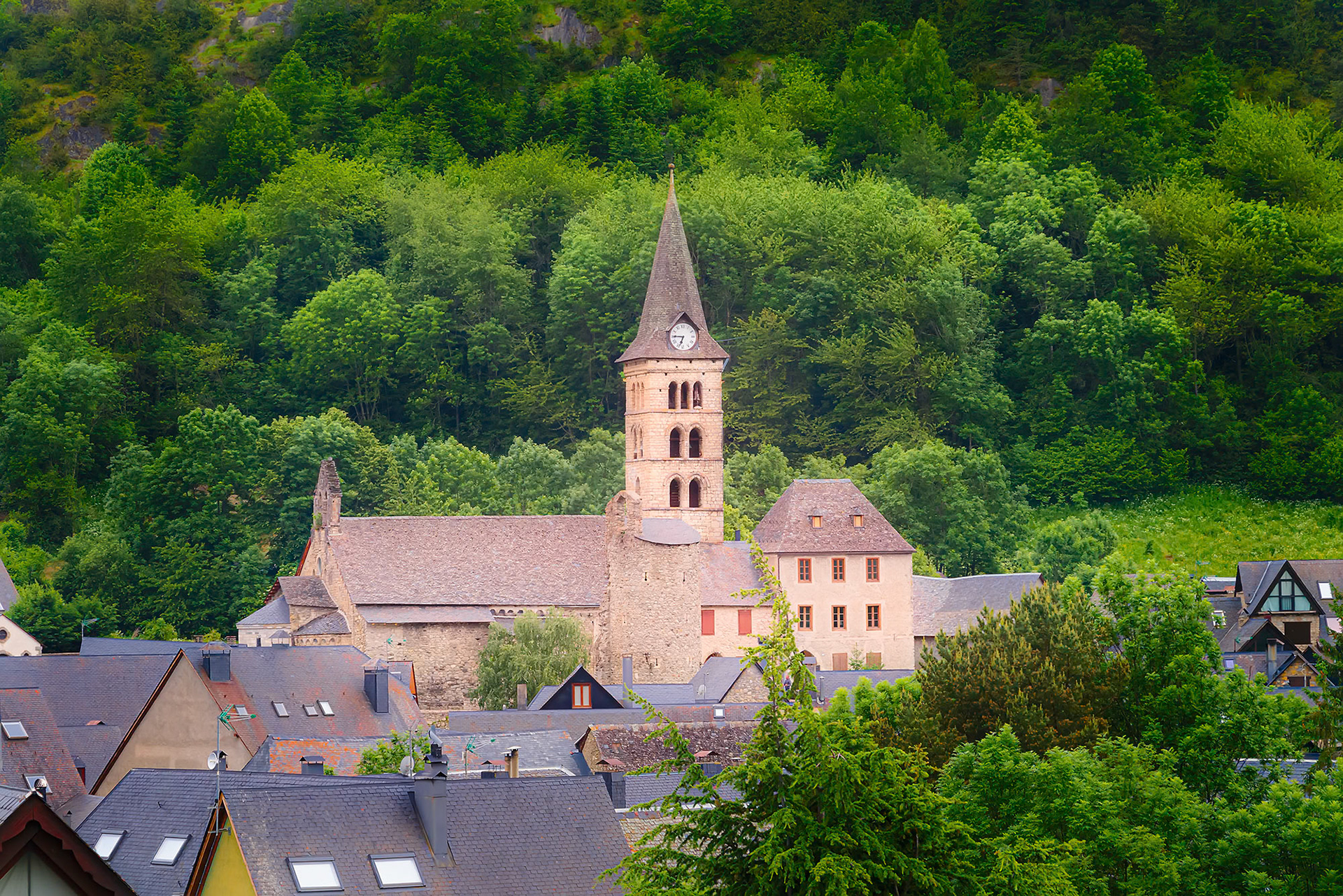 Iglesia de Santa María de Artiés