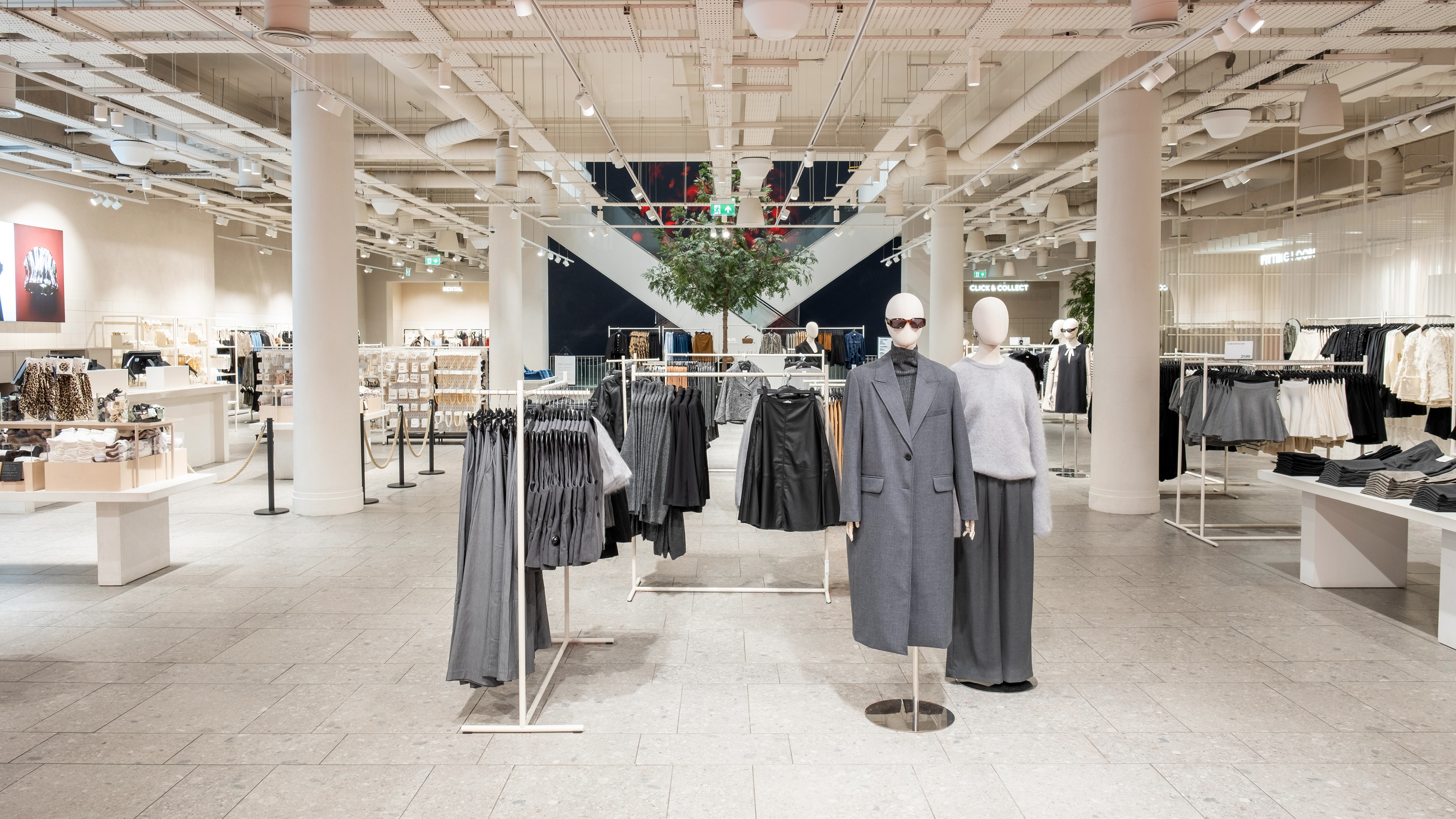 H&M Regent Street. Interior photograph. Architecture.