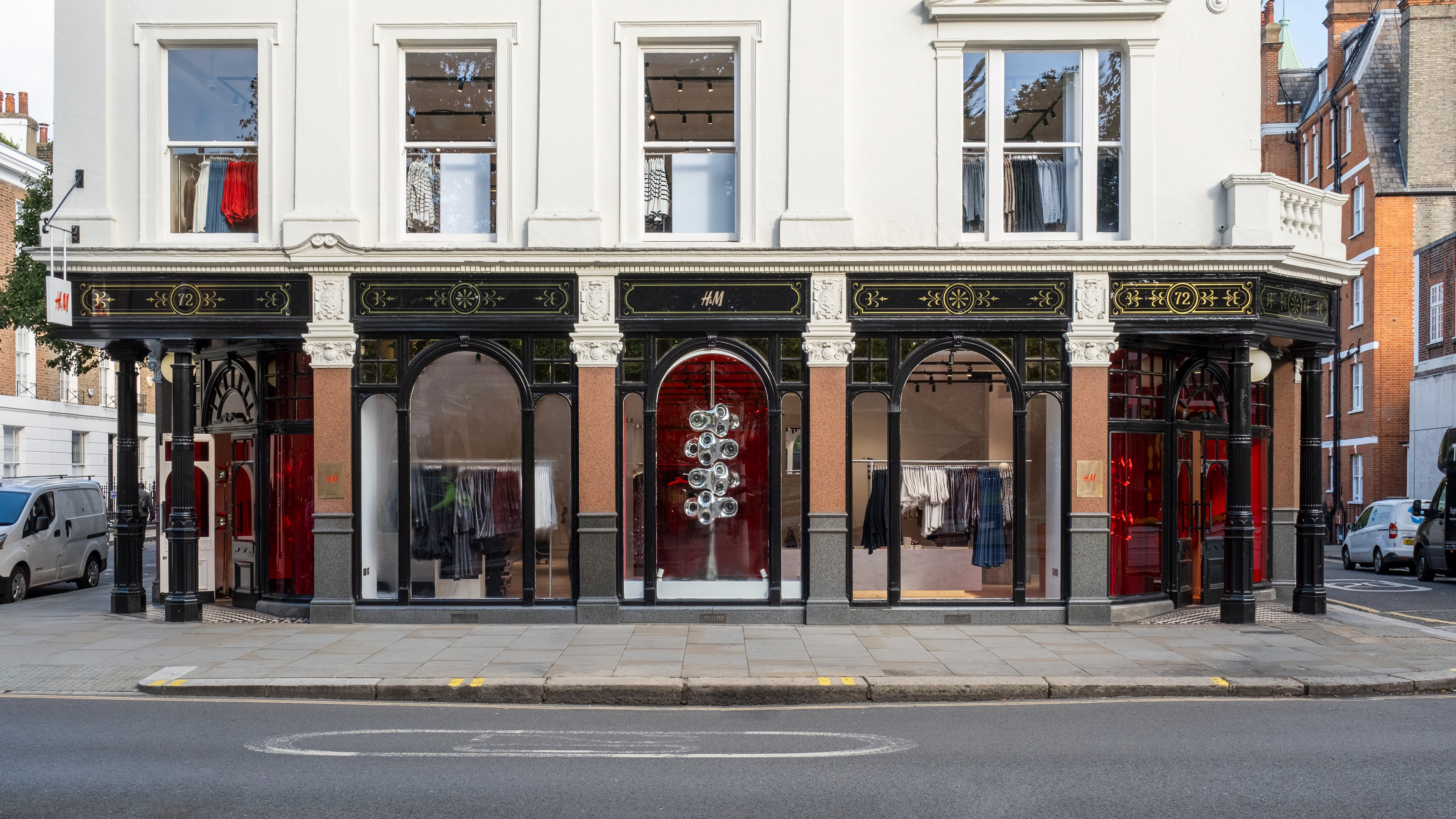 H&M King's Road. Exterior photograph. Architecture.