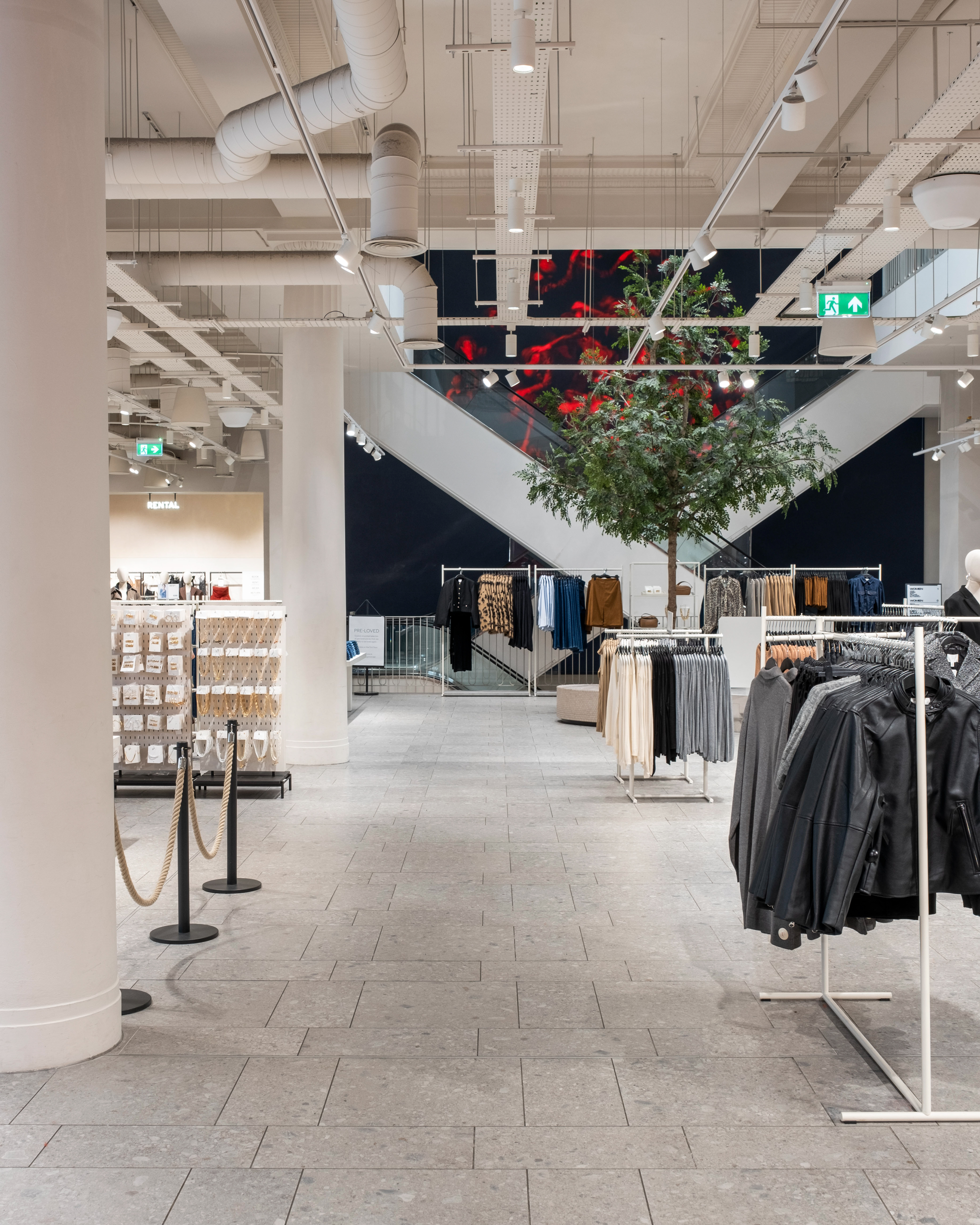 H&M Regent Street. Interior photograph. Architecture.