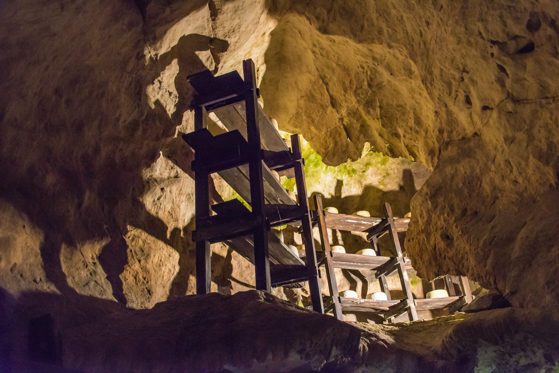 CUEVAS EL CARES