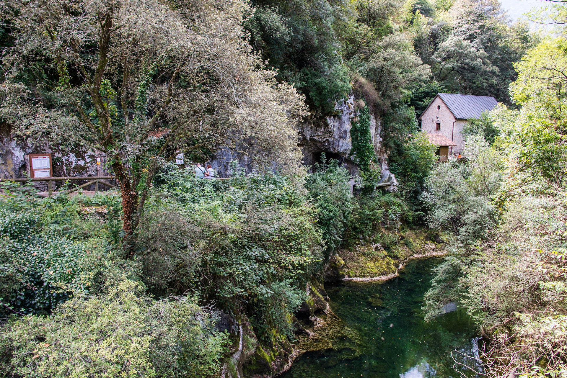 CUEVAS EL CARES