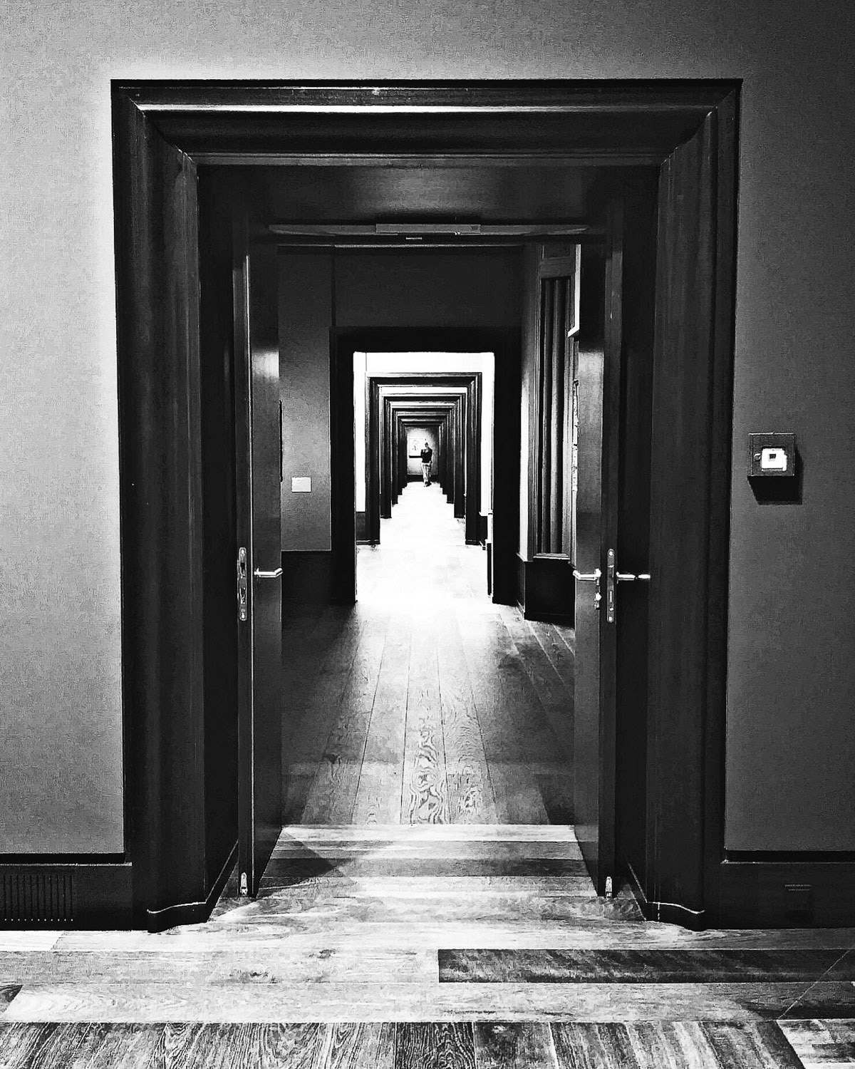 Kunst-Ausstellung in Hamburg, Schwarz-Weiß, Museum für Kunst und Gewerbe Hamburg, Urban Photography / Urbane Fotografie von Verena Stürzebecher