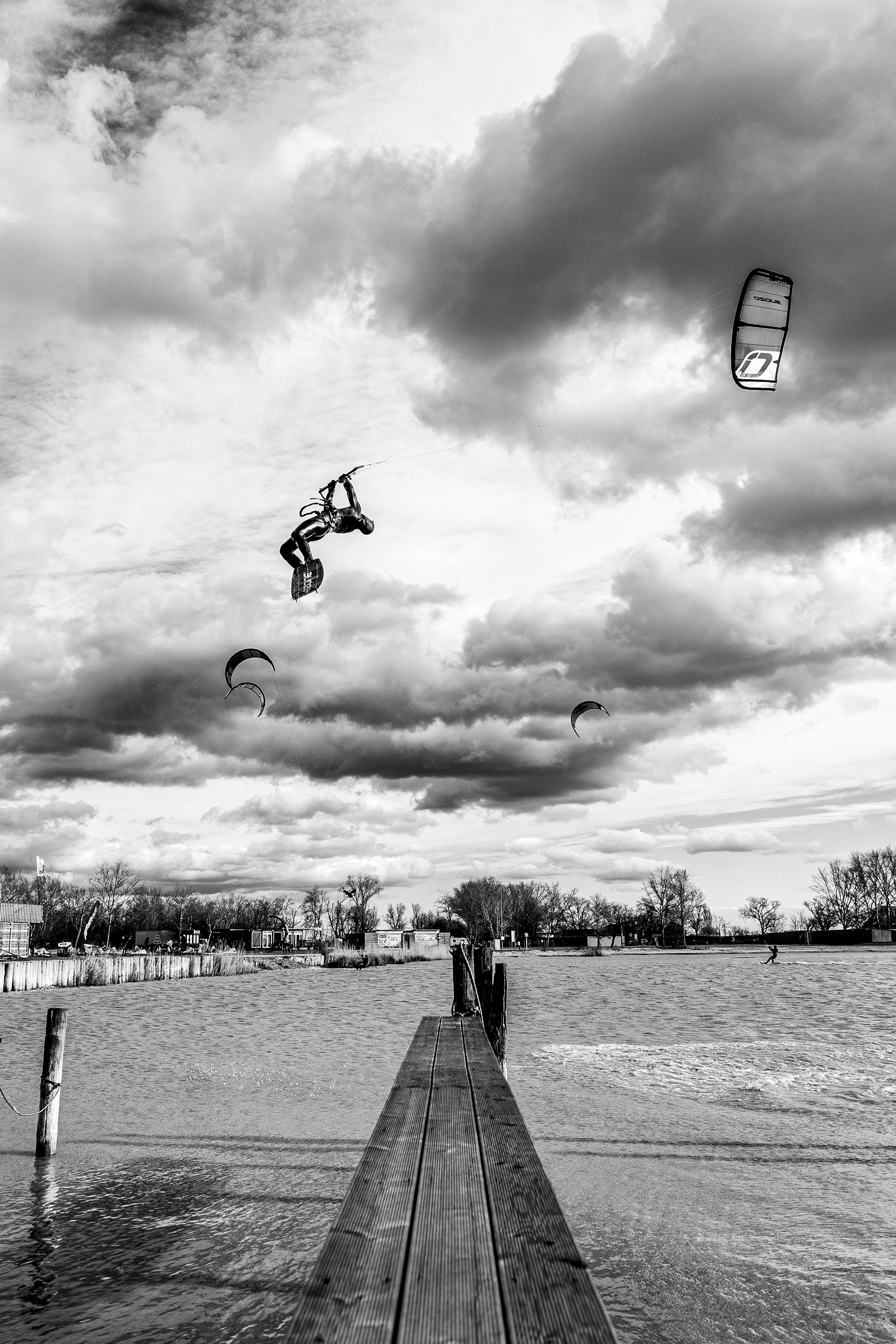 Kitesurfing in Podersdorf Black White