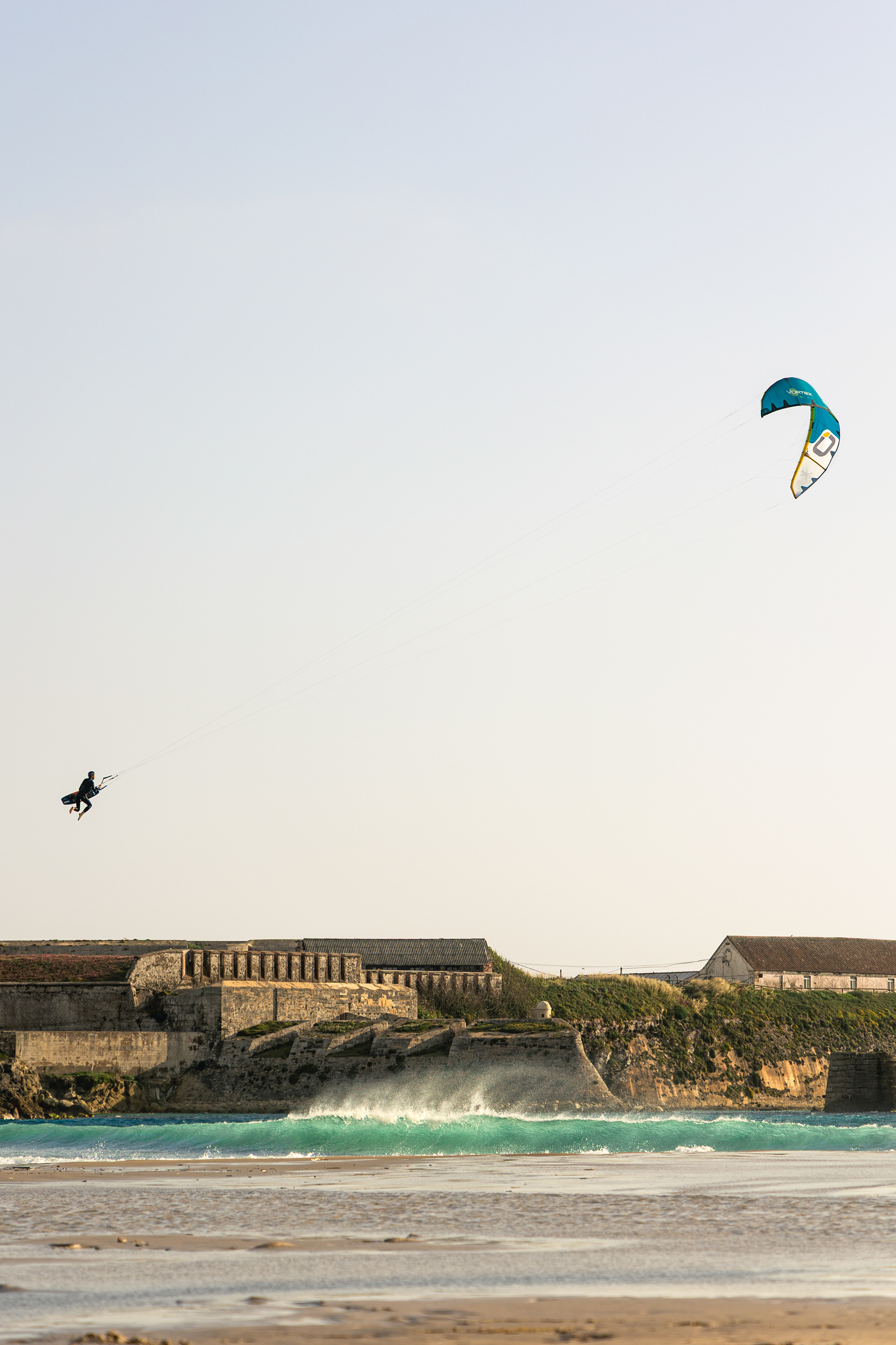 Kitesurfing in Tarifa with Levante 1