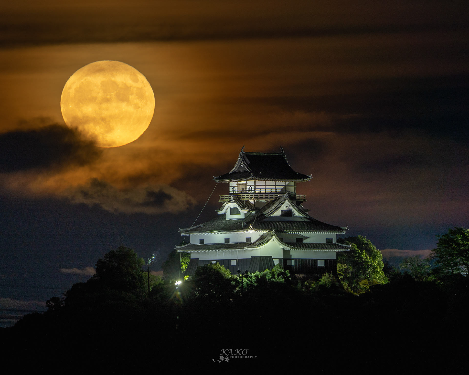 犬山城の月 - Full moon of national treasure Inuyama Castle -
