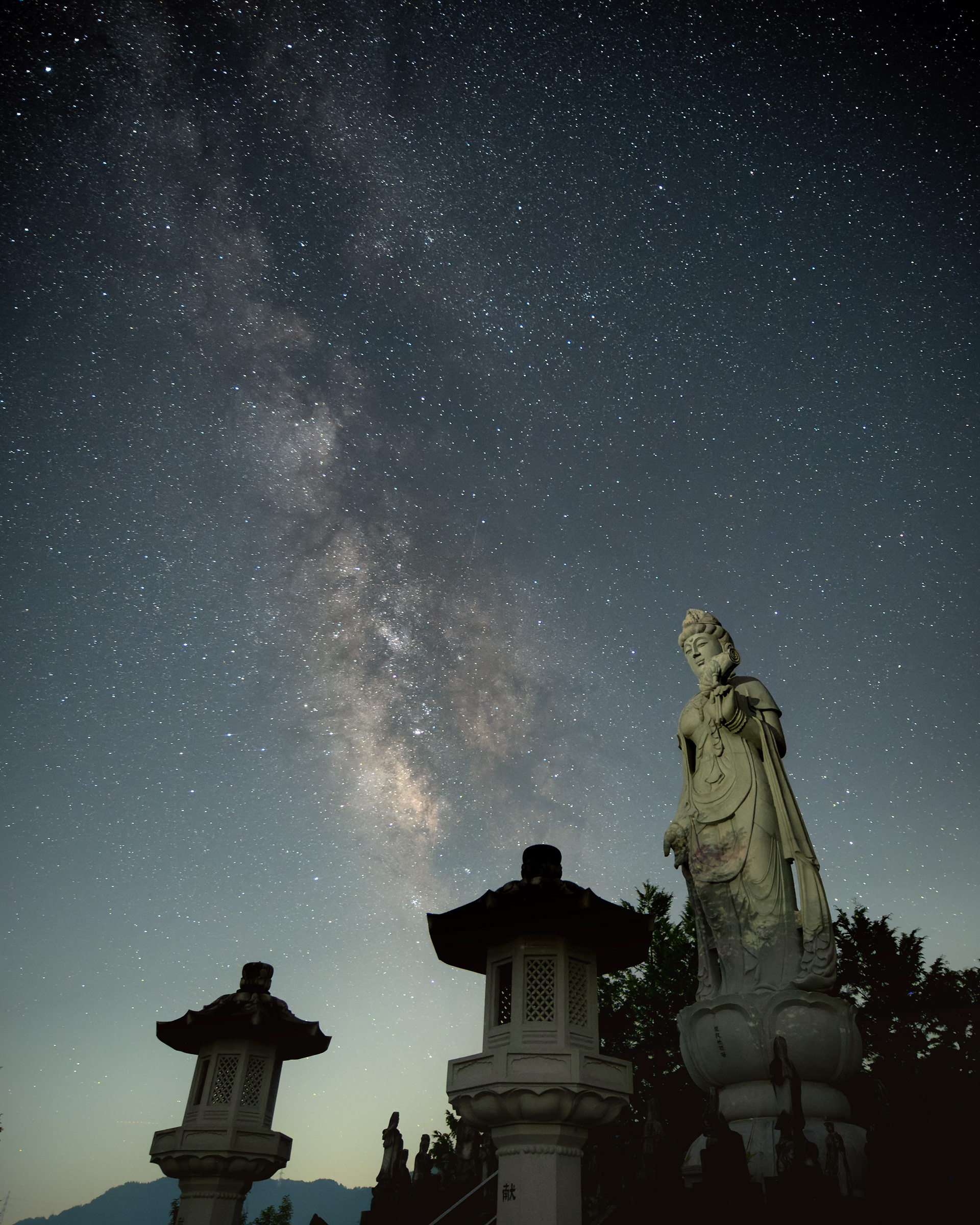 「観音像と天の川」- Kannon Buddha statue and Milky Way. -