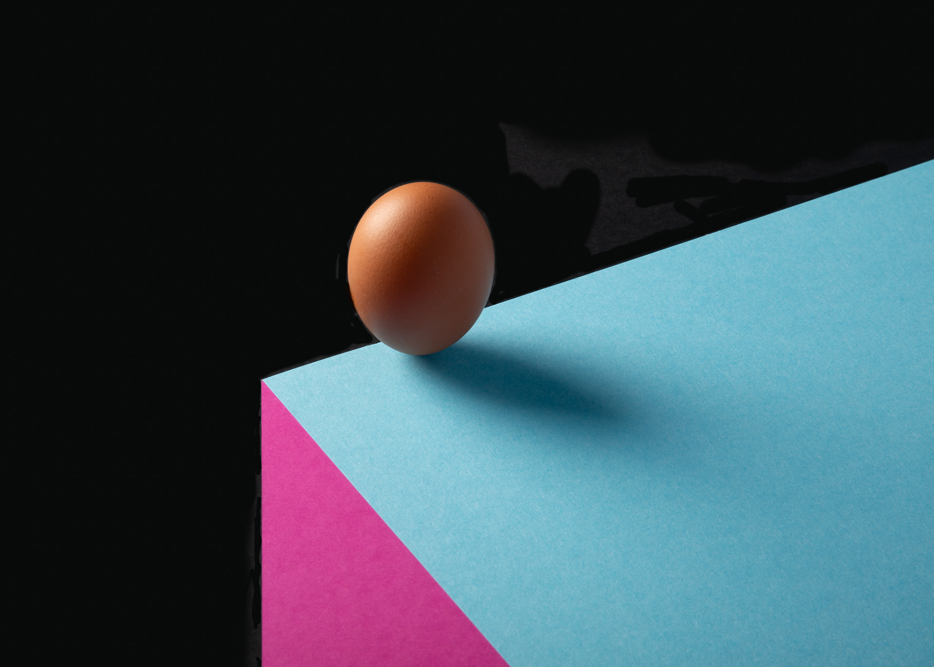 A chicken egg balancing on th e edge