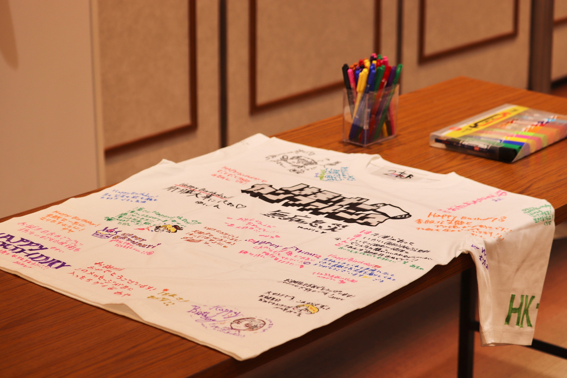 Tシャツにもたくさんの寄せ書きが✨