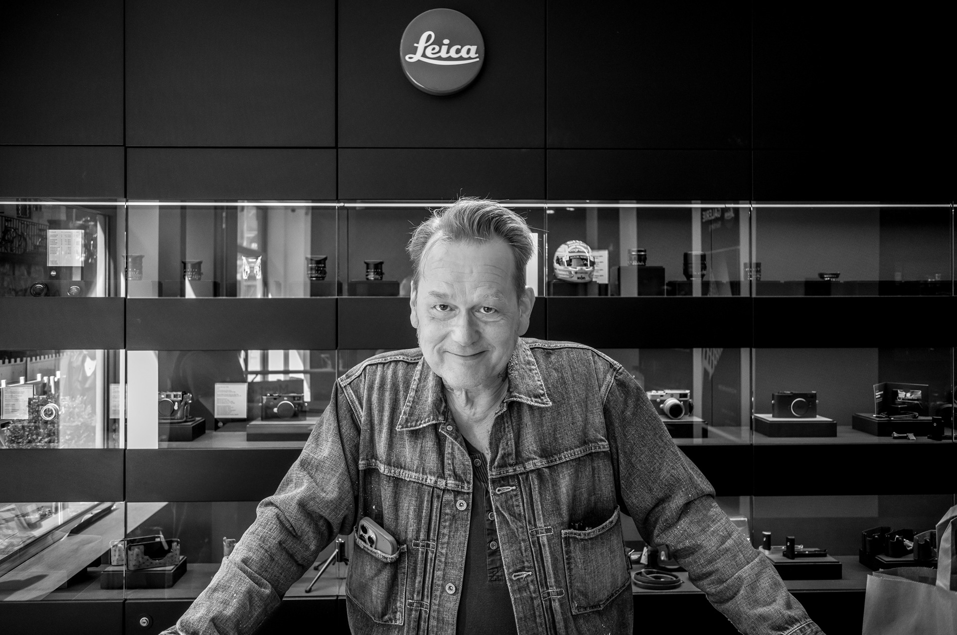 Andreas von Holst "Kuddel", Gitarrist der "Toten Hosen" im Leica-Store Nürnberg.