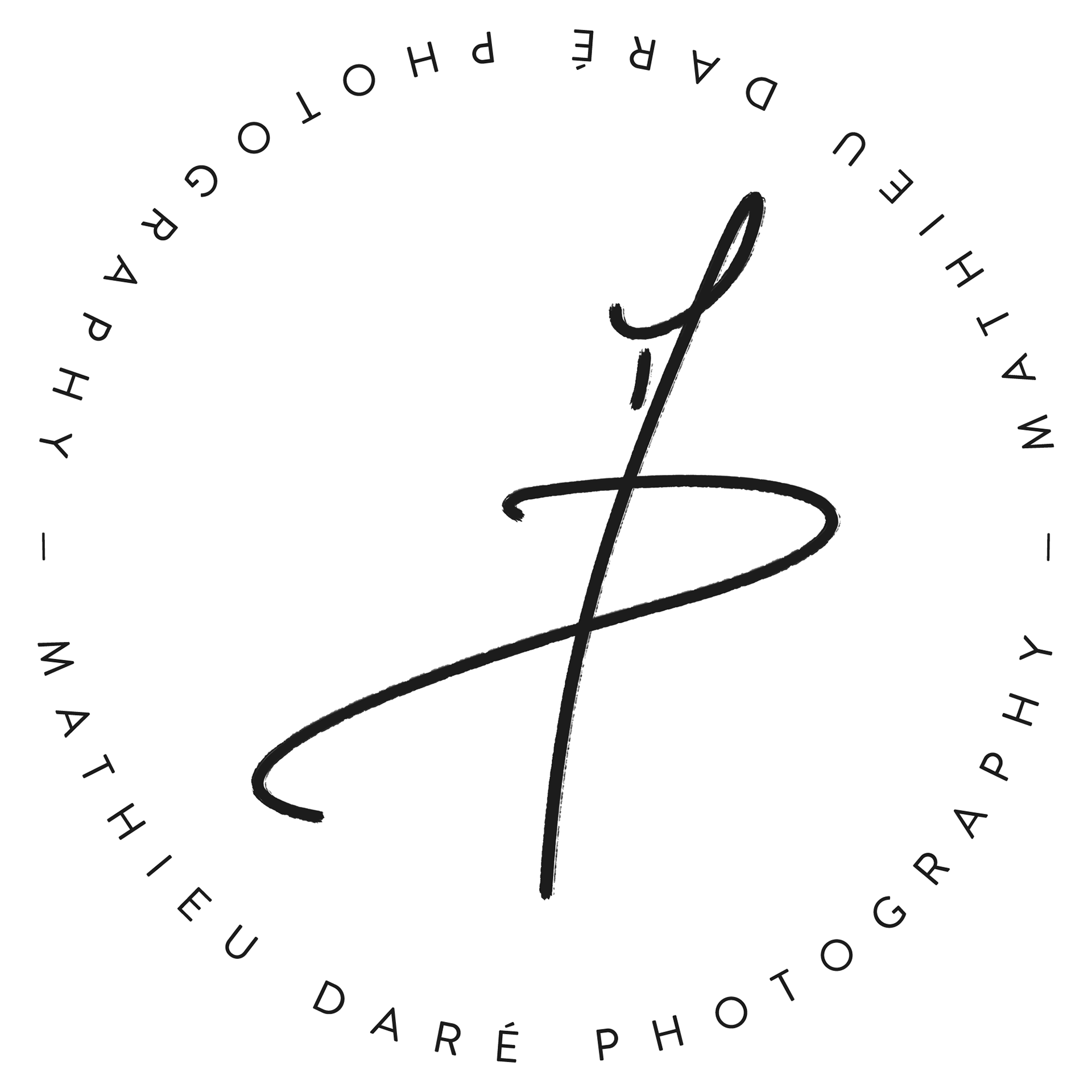 Logo de Mathieu Daré Photography : photographe de portrait et de rue basé à Metz.