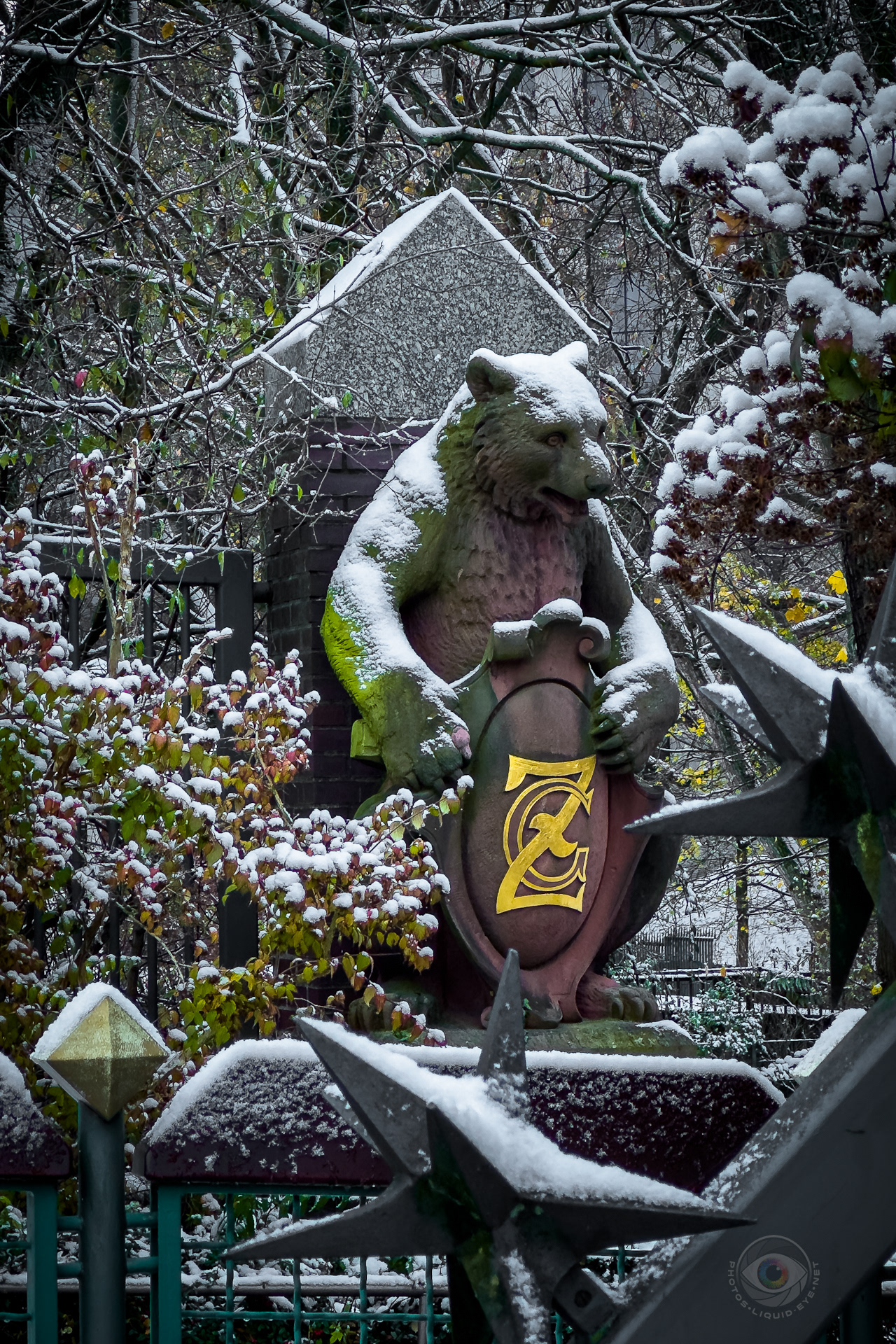 Bear Sculpture • Berliner Zoo