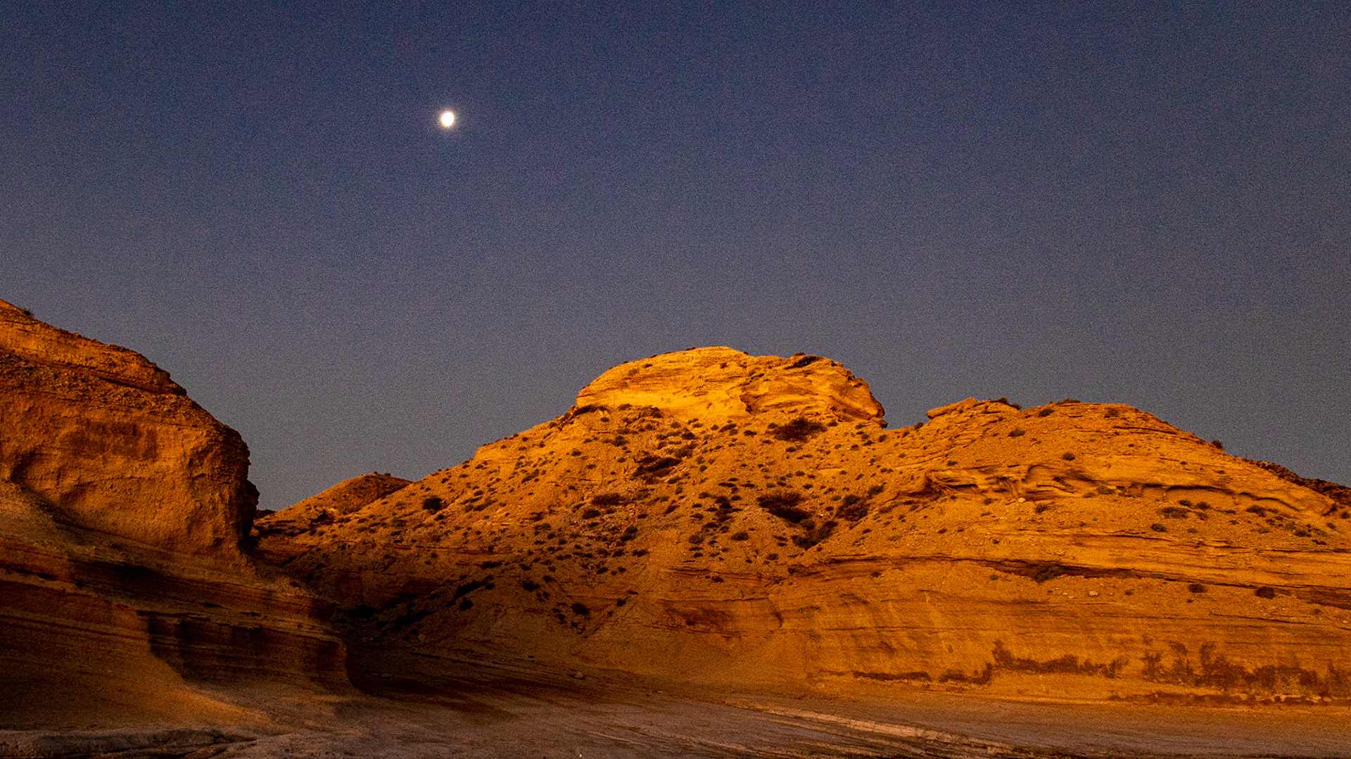 Baja Utah.  Punta Colorada, unlike the rest of volcanic Baja, is a world of sandstone.