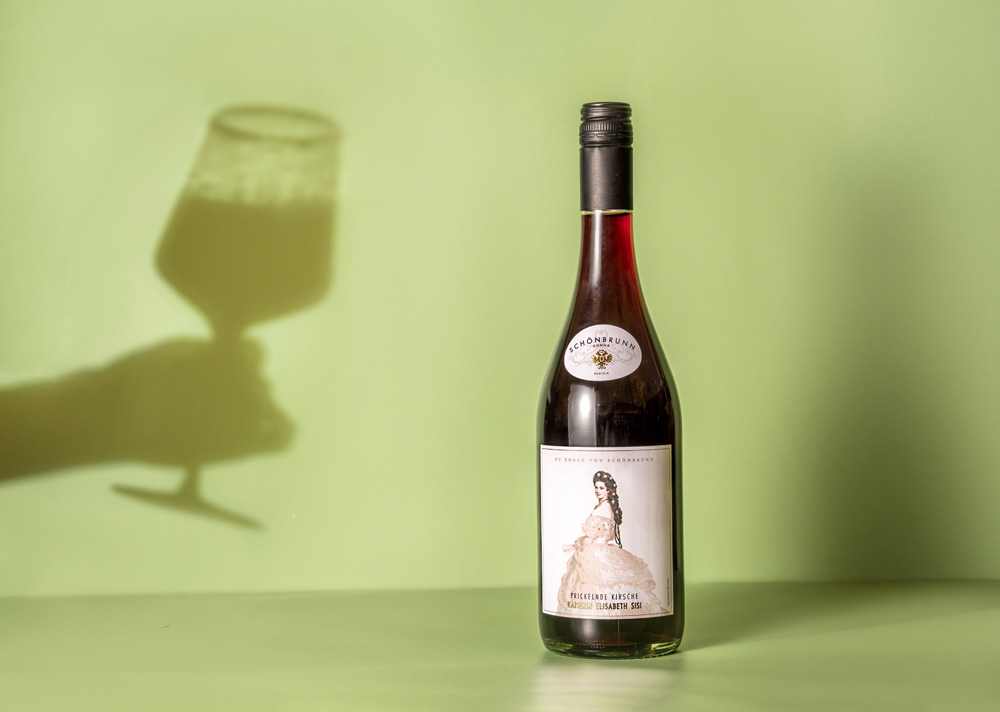 Wine portrait featuring the Empress Sisi label and playful shadows