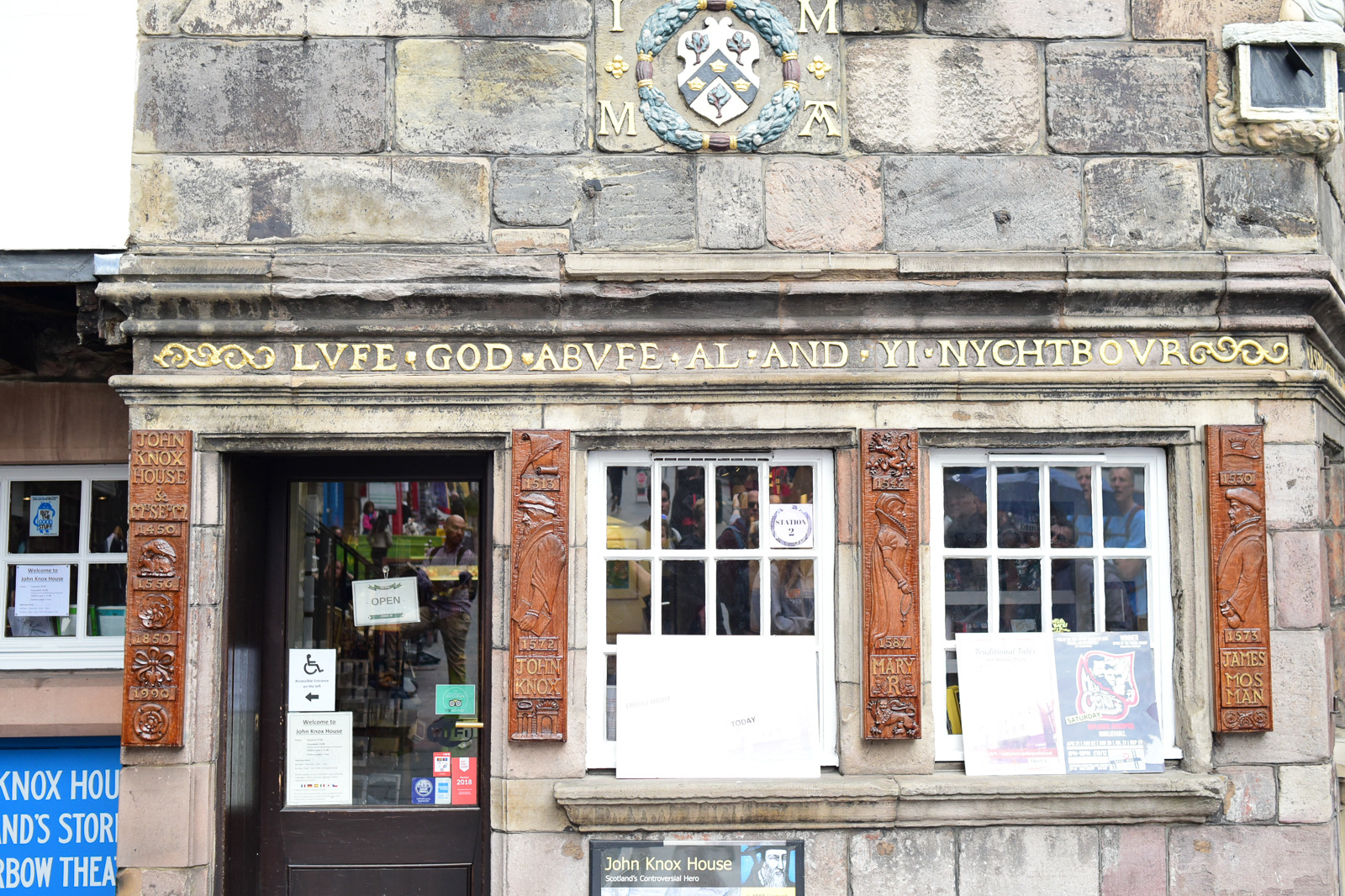 Mercat Cross, Royal Mile