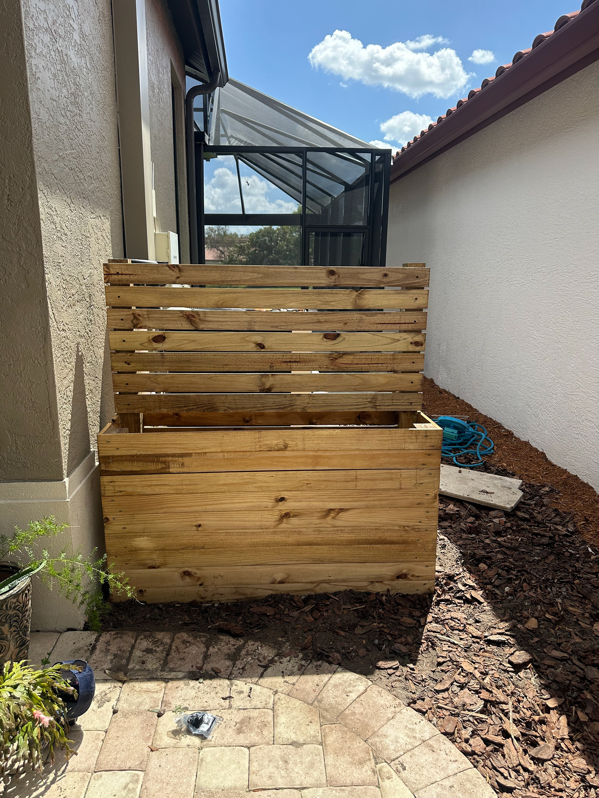 HOA requirement to hide garbage/recyling tubs