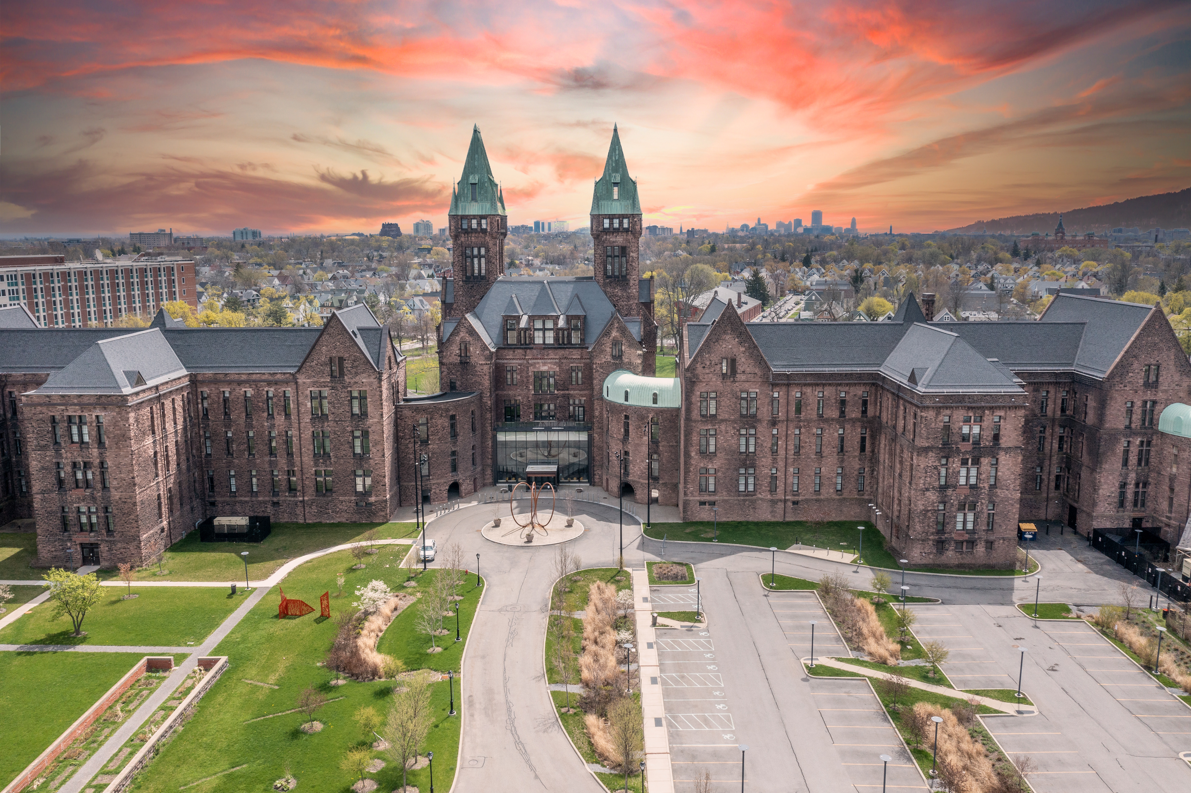 RICHARDSON COMPLEX, HOTEL HENRY