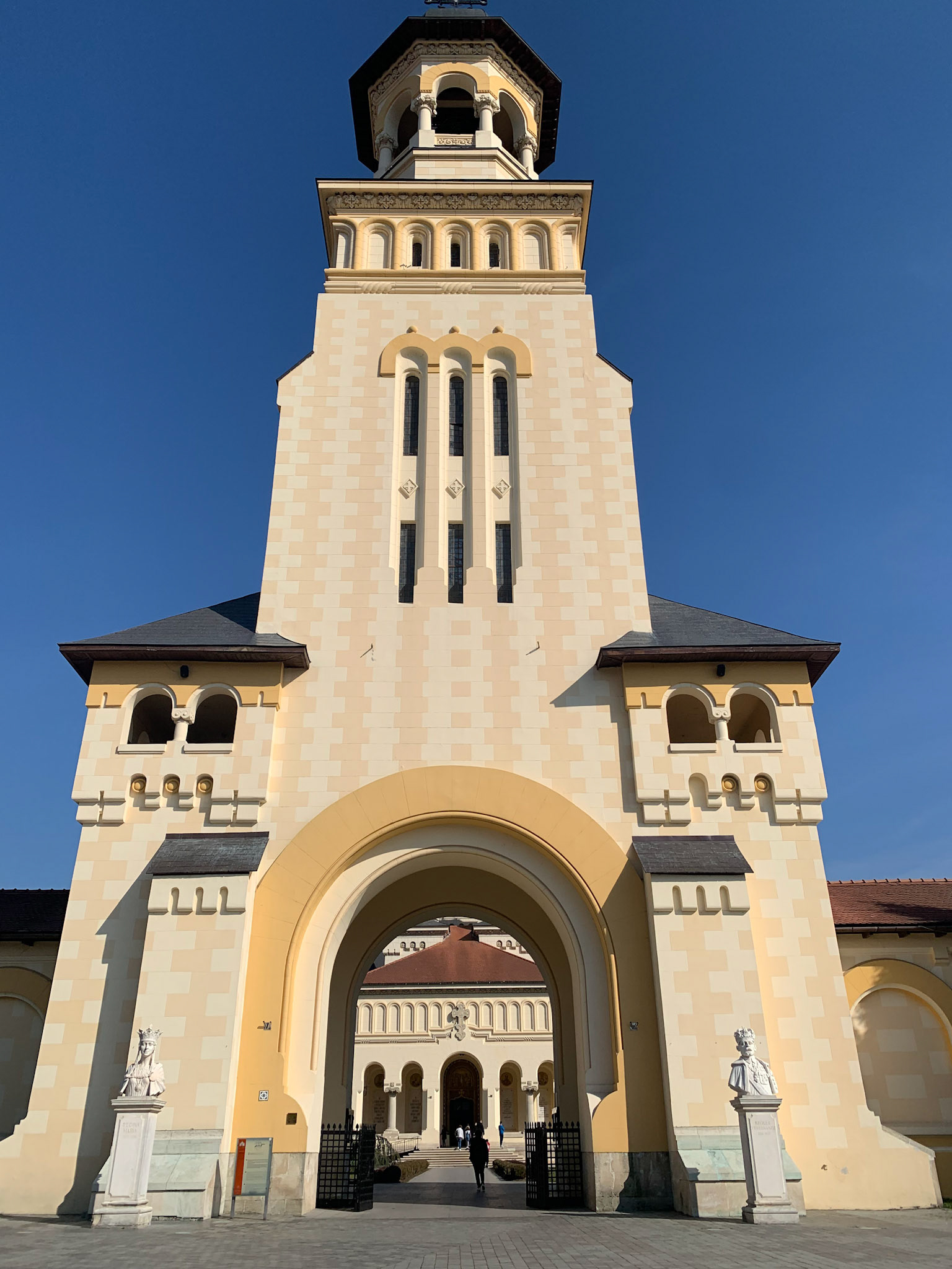 The coronation of Queen Maria and King Ferdinand happened at this Cathedral