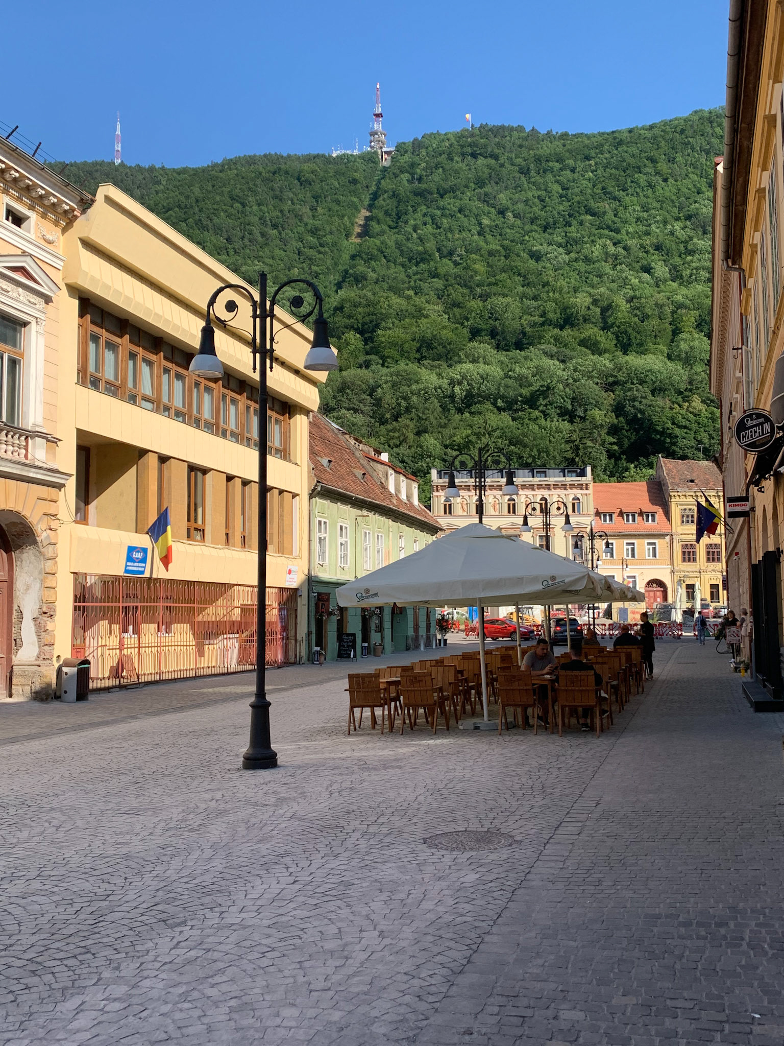 View of the Tampa peak from Piața Sfatului, i.e., Brasov Main Square