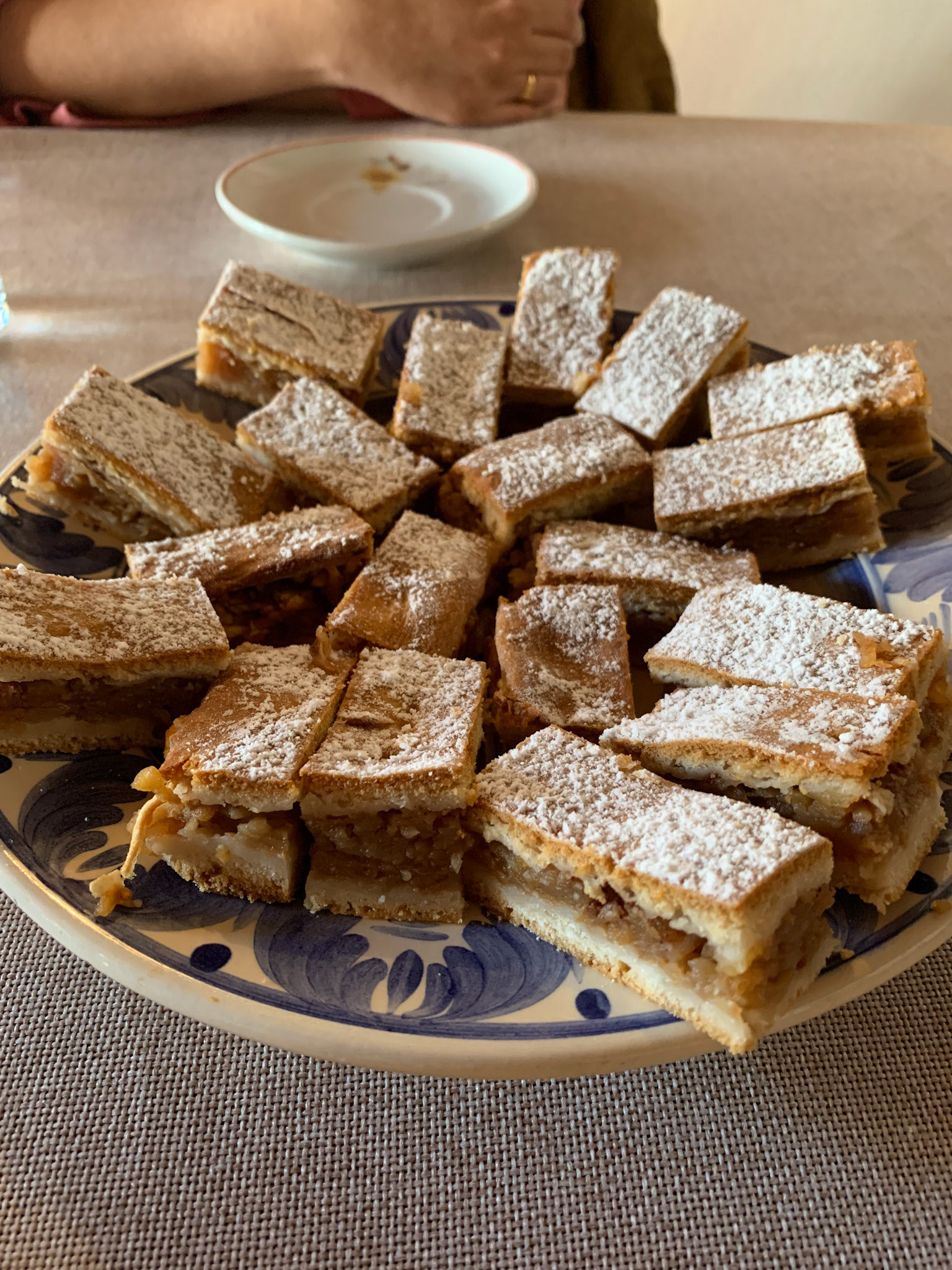 We had lunch at a local family. This is Placinta cu mere / apple pie