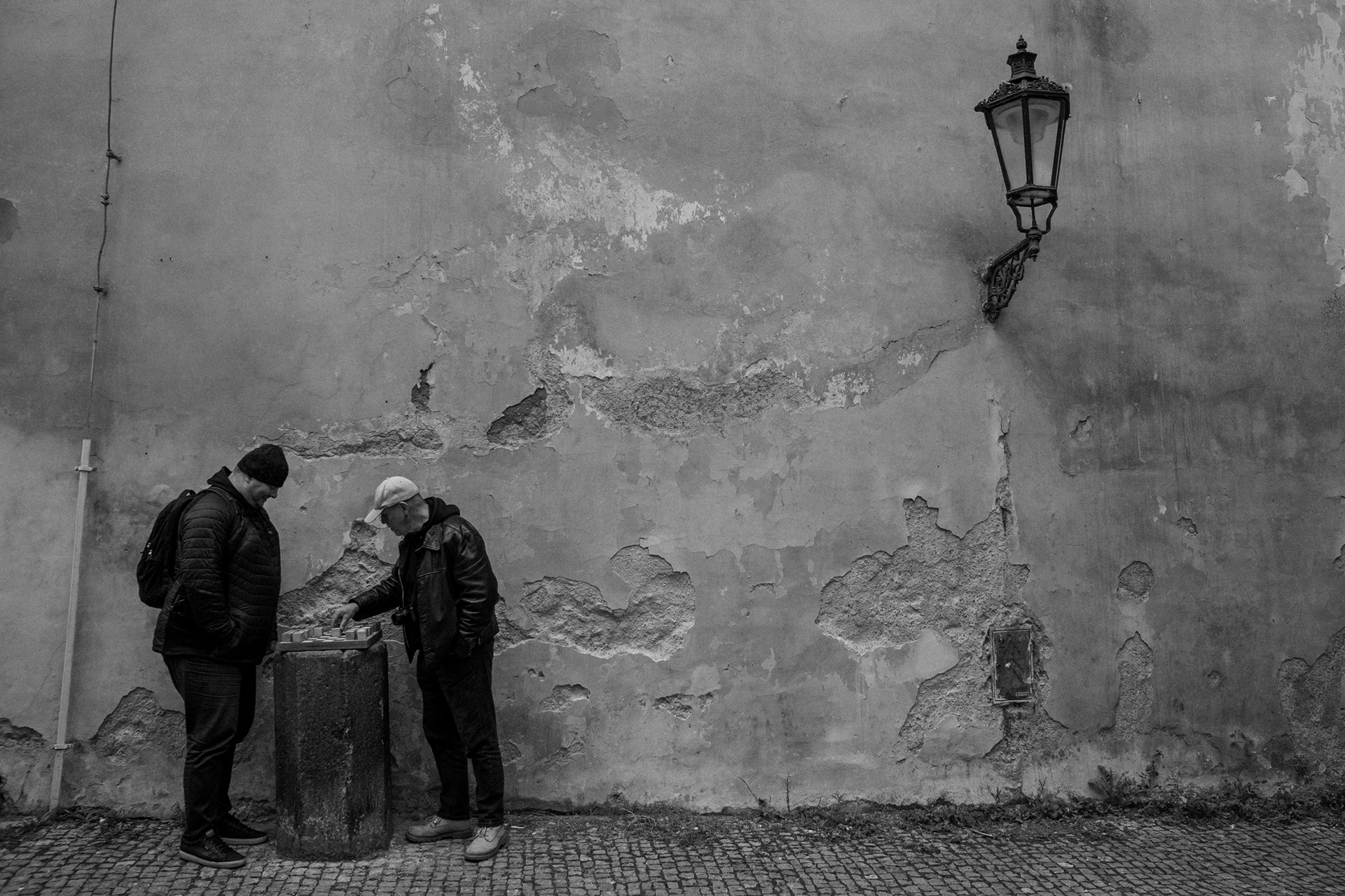 Inscenovaná fotografie z kurzu streetphoto.