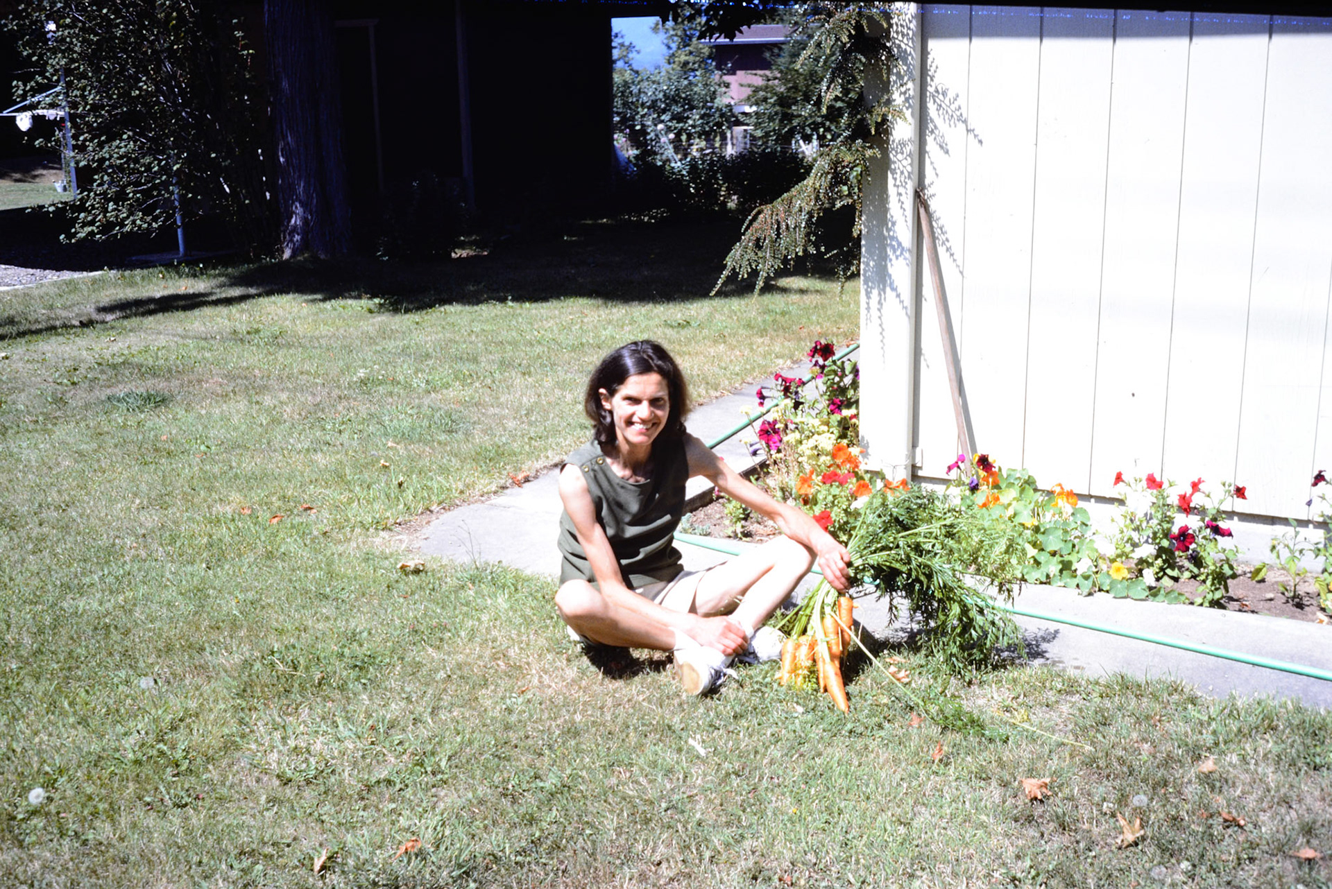 Harvesting carrots from the garden for one of Agnes’ perfect salads.