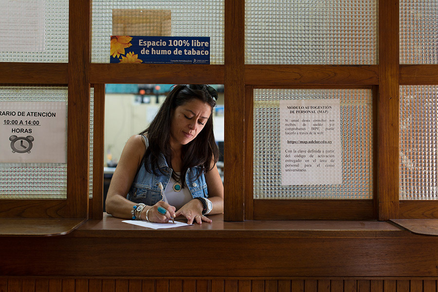 - Quels sont tes projets pour le futur? - Je suis très contente avec mon travail, mais j’aimerais continuer à avancer dans le domaine de la communication. C’est pour cela que je suis en train d’élaborer un projet que je voudrais présenter à la Direction pour créer un pôle de communication ici, à la faculté de médecine. Je crois qu’il est absolument nécessaire d’en créer un, car c’est quelque chose qui, pour le moment, n’existe pas.