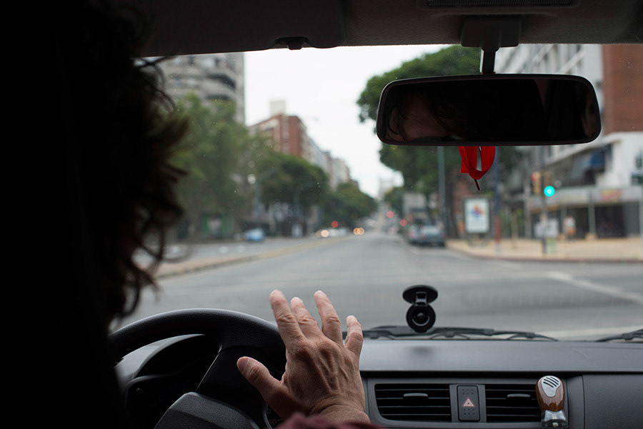 C’est à ce moment là que j’ai trouvé le poste dans le parking. Quelque temps plus tard, ma compagne m’a informé d’un concours pour un poste de régisseur à la faculté vétérinaire et pour lequel je pouvais postuler, car il faut savoir que je n’ai pas fni mes études secondaires. J’ai obtenu la troisième place du concours. Pour différentes raisons, les deux personnes devant moi ont refusé le poste et par conséquence, c’est moi qui l’ai eu. 