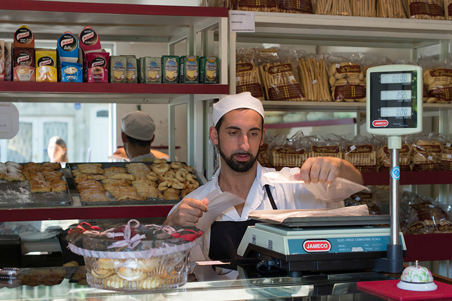 - Sens-tu un changement de mentalité par rapport au travail ? - Oui, mais je sens qu’il y a beaucoup de peur de la part des gens. J’ai l’impression que les gens ont du mal à prendre des risques. Certains préfèrent garder leur travail alimentaire parce qu’ils ont un bon salaire par exemple, malgré le fait que ce ne soit pas leur vraie passion.