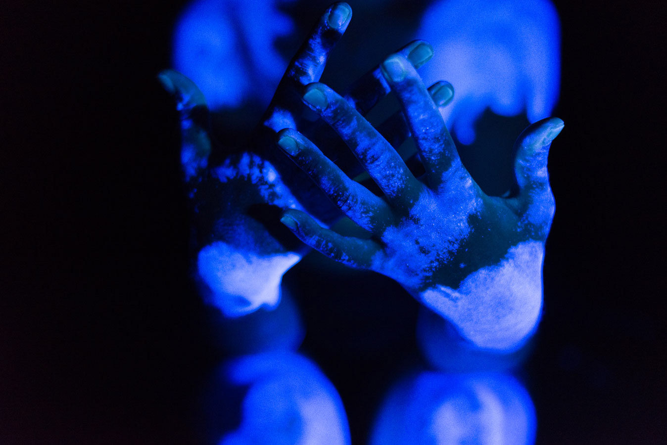 - Qu’est ce qui t’a amené à venir aujourd’hui ? Quelle est ta relation avec ton corps ? - J’ai une relation avec mon corps qui est seulement confortable depuis... Pas longtemps, quelques années. Du coup, c’est important pour moi de faire ce pas là, d’assumer des choses que je n’assumais pas avant. 