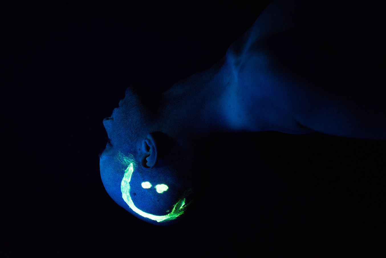 Quand j’allais en radiothérapie, à chaque séance je me répétais ce mantra que ma belle famille Uruguayenne m’a transmis : « Me amo, me amas, me aman, me sano, me sanas, me sanan. » : « Je m’aime, tu m’aimes, ils m’aiment, je me soigne, tu me soignes, ils me soignent ». Grâce à ce mantra, je pouvais non seulement faire face, mais aussi accepter ce que je traversais. Ils m’ont montré le chemin.