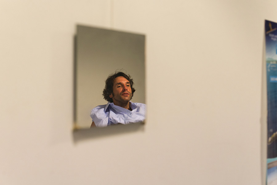 Malheureusement, ce n’est pas la même chose dans mon emploi au parking. Sincèrement, je ne l’aime pas du tout. Même parfois, je le trouve dévalorisant.