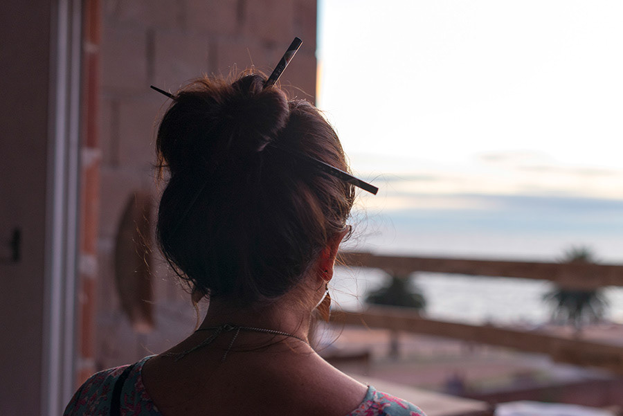 Et puis, en dehors du travail, nous sommes, avec mon mari, en train de construire notre future maison. On fait partie d’une coopérative, c’est un groupe de gens comme nous, qui se rassemblent pour demander un crédit à l’État pour la construction d’une tour. C’est un des moyens d’accéder à la propriété immobilière quand on a peu de ressources. Si tout va bien, on aura notre appartement d’ici deux ans.