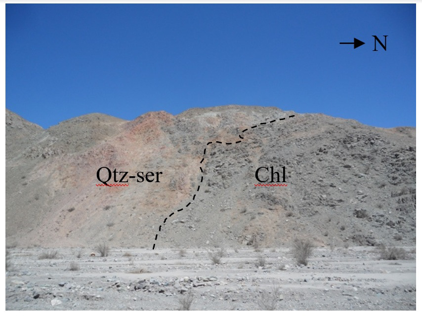 Contact of chloritized rocks and rocks altered to qtz-ser.