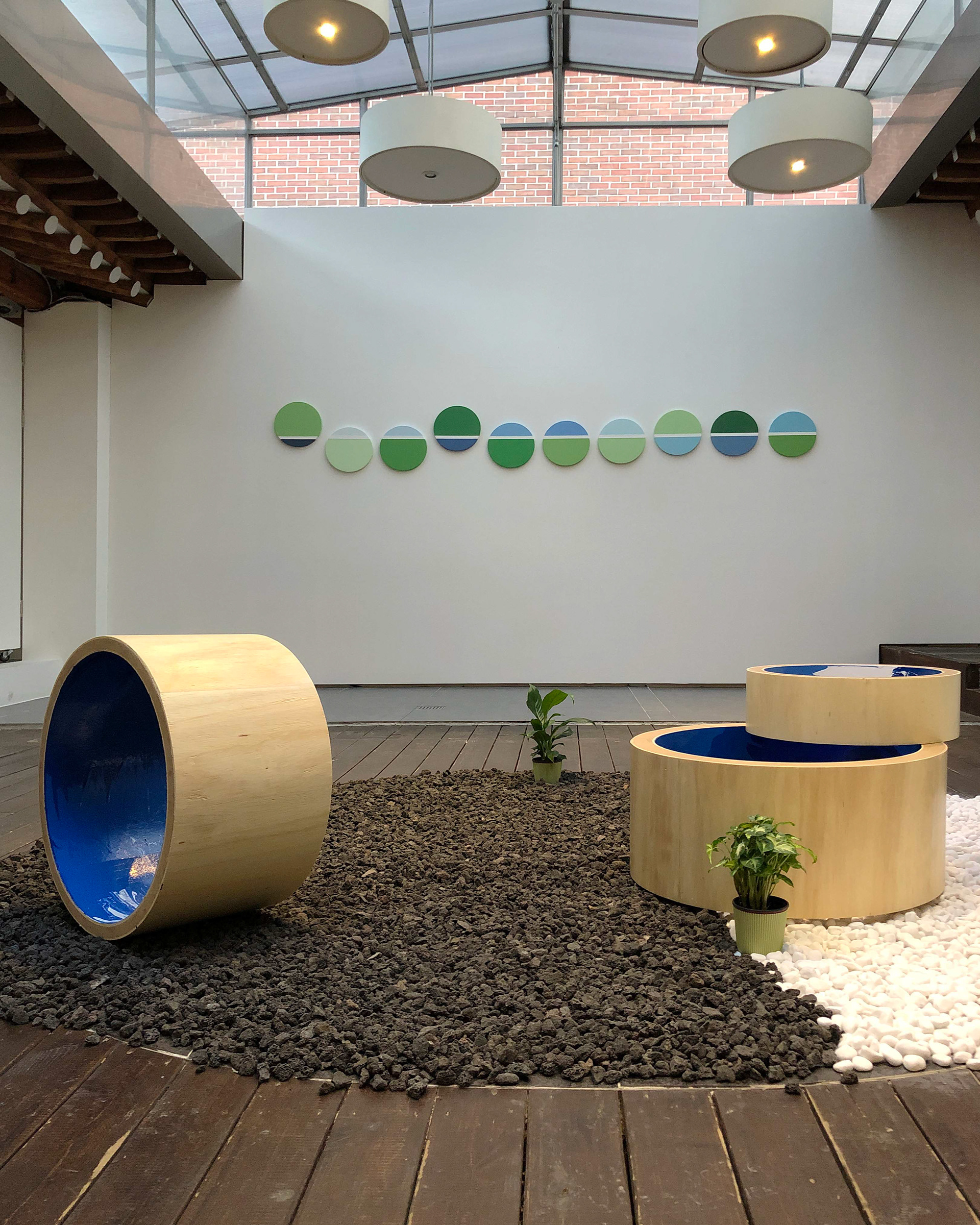 The correlation of each piece, Woods of circle shape, Artificial leaves, Stone, Plants, Installation, 2020, (contrast & circle.ver.)