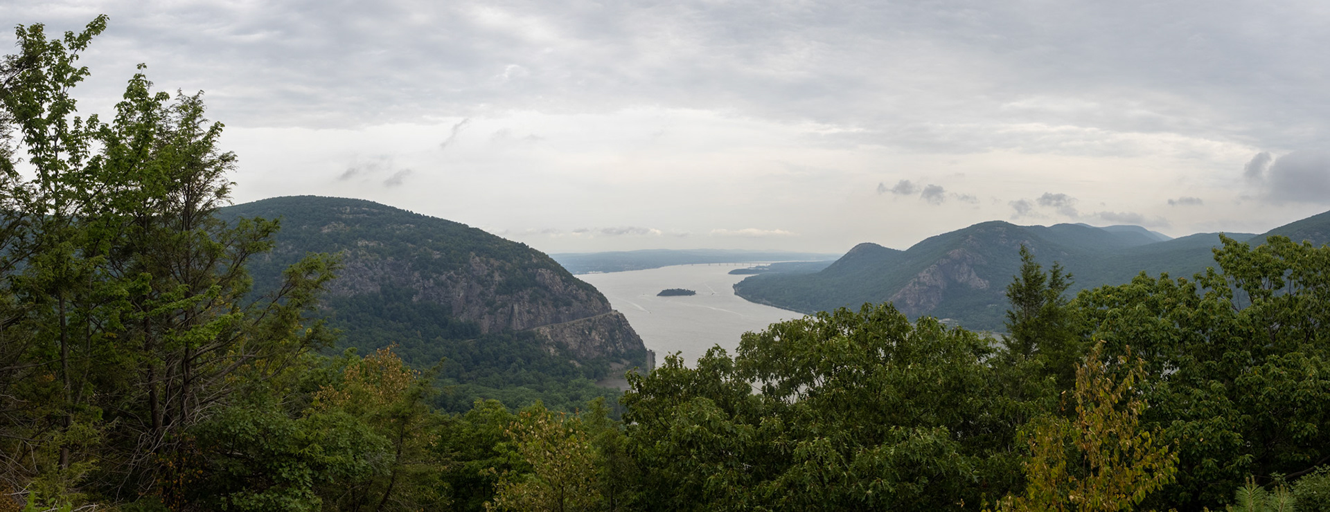 This is atop a section that Jed calls "Stairway to Hell" Route 218 left, and Breakneck right.