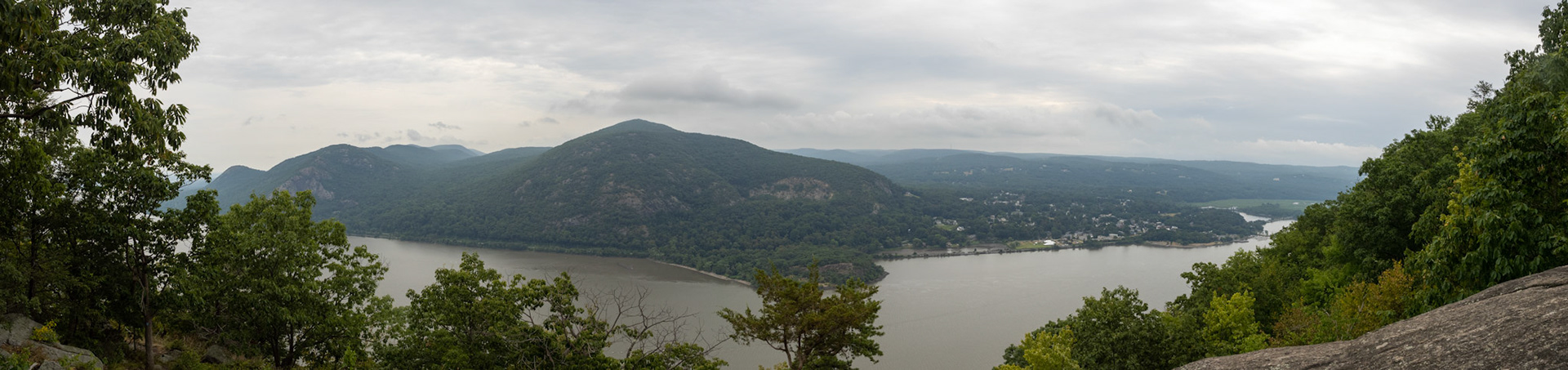 At the southern end of the loop, Cold Spring to the right, and Breakneck off to the left