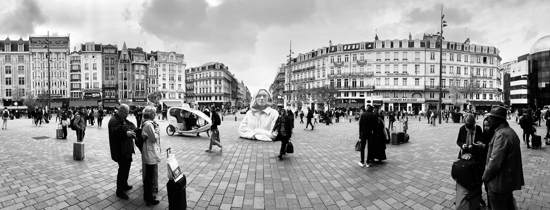 The square outside the station.