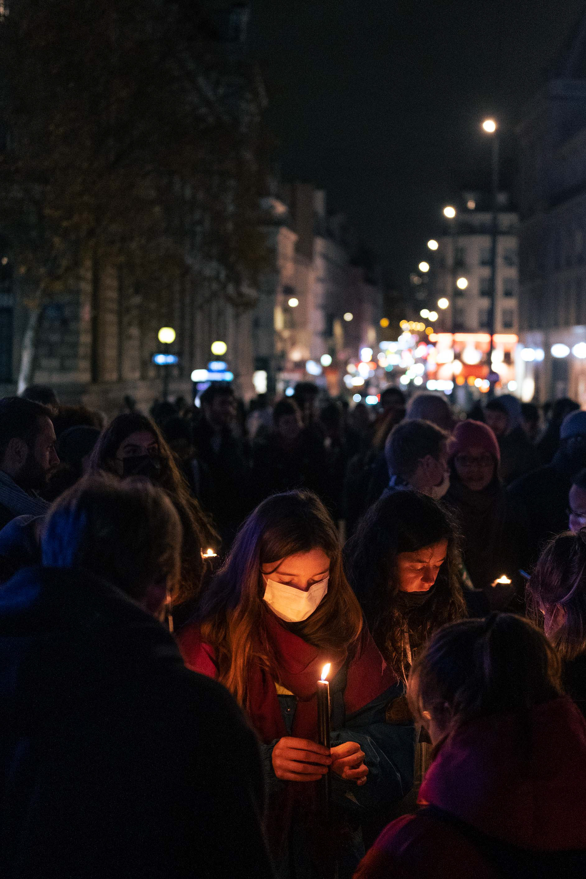 Rassemblement en mémoire de 27 personnes qui ont perdues la vie en traversant la Manche, Place de la République, 25 Novembre 2021.