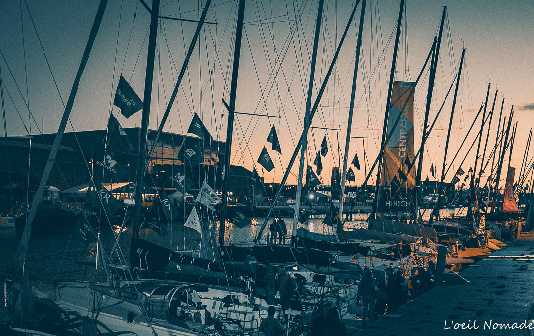 Reportage photo nautique au Havre : les mâts des monocoques de la Transat Jacques Vabre sous les lueurs du couchant.