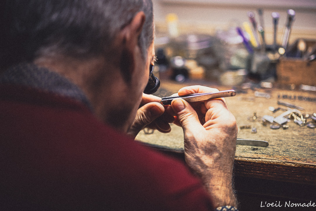 Photographie de reportage sincère sans mise en scène, preuve de savoir-faire réel pour communication B2B.