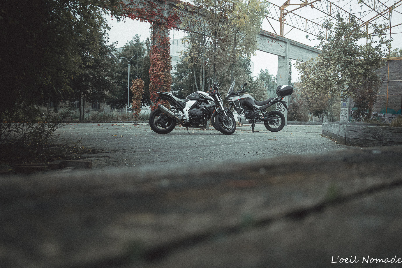 Approche photographique immersive véhicule, profondeur de champ et atmosphère brute par L'œil Nomade.