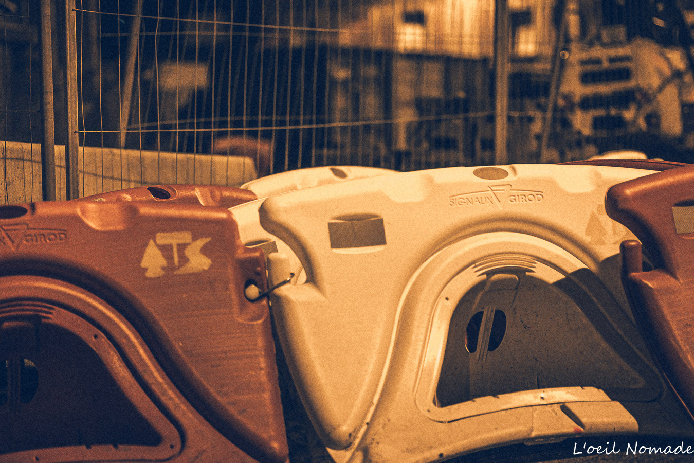 Sécurité de chantier : balisage et barrières de protection sur le tracé de la future ligne C du tramway.