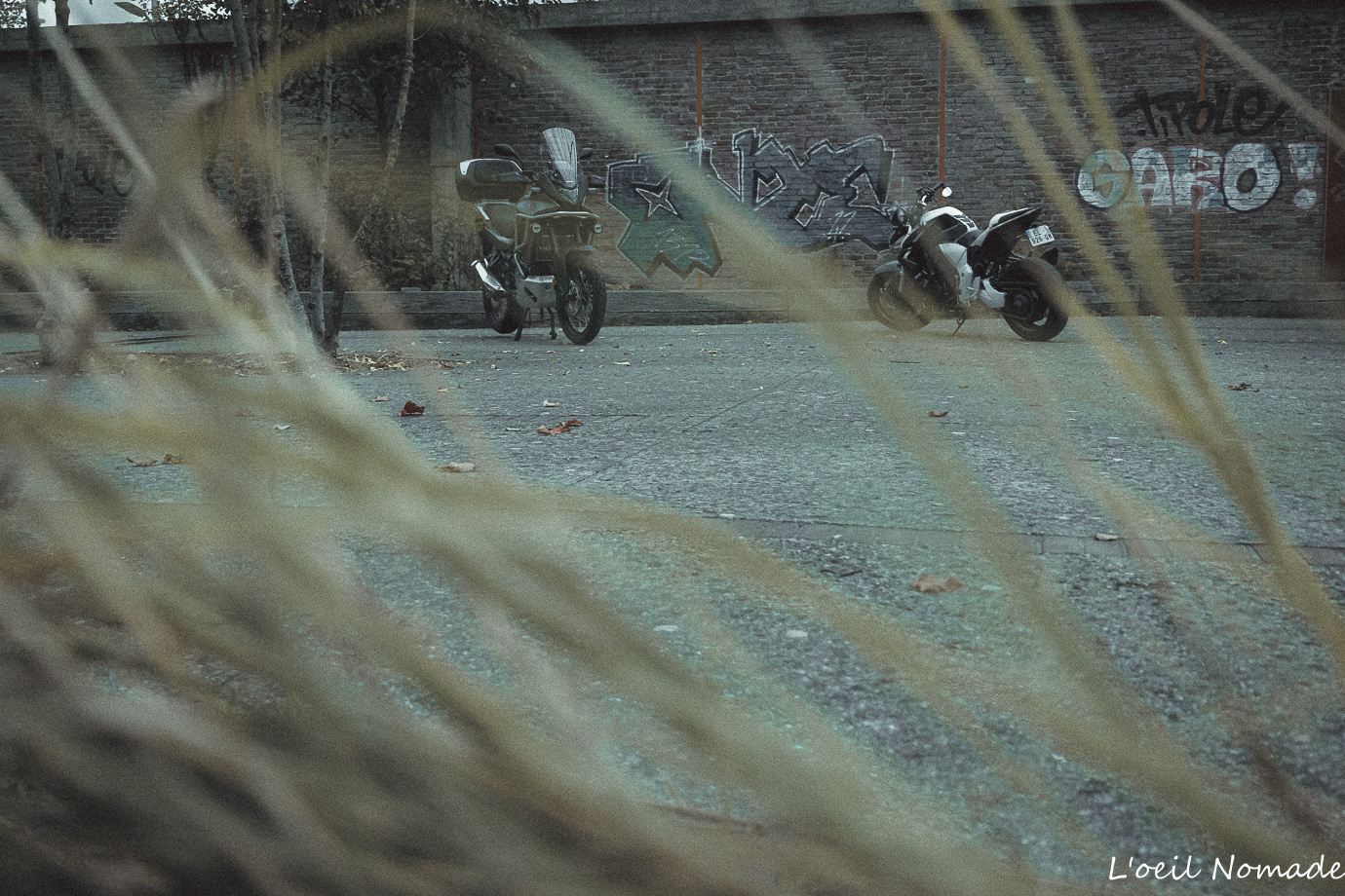 Approche photographique immersive véhicule, profondeur de champ et atmosphère brute par L'œil Nomade.