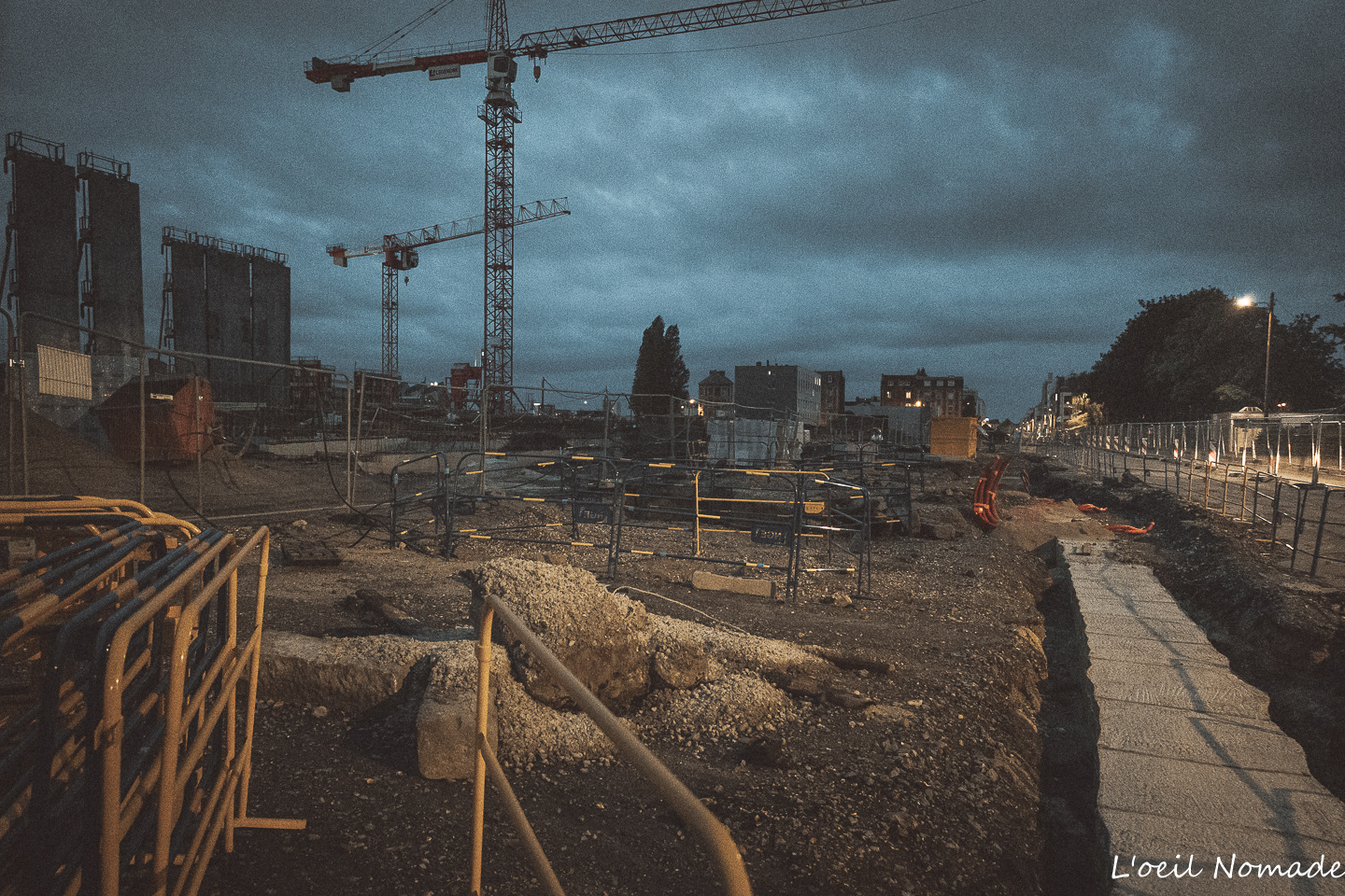 Grues et structures sur les travaux du tramway au Havre