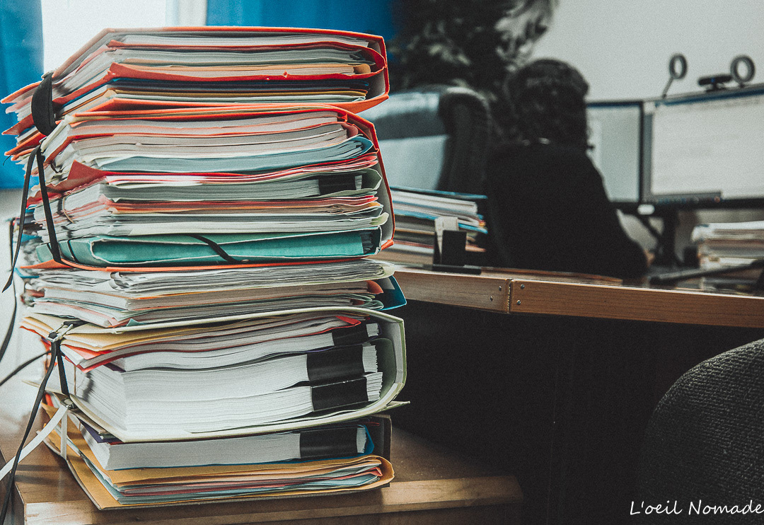 L'immersion documentaire : au cœur des dossiers, là où se joue la défense et l'expertise juridique.