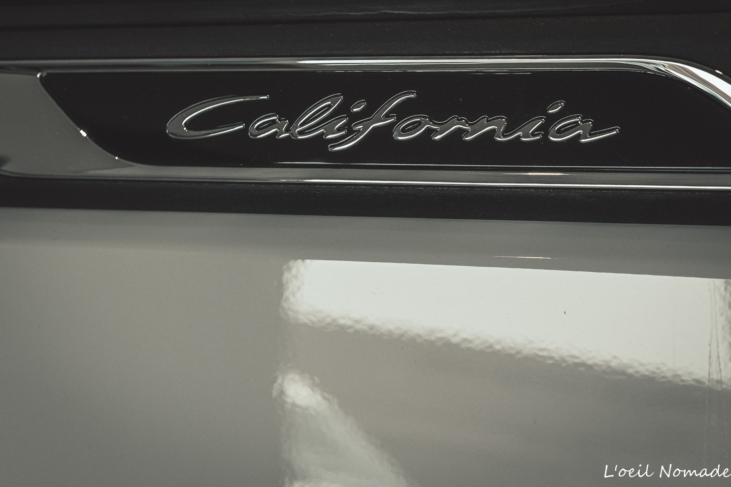 Détail badge Volkswagen California, reportage photo Concession Viking Grand-Quevilly, style Vintage.